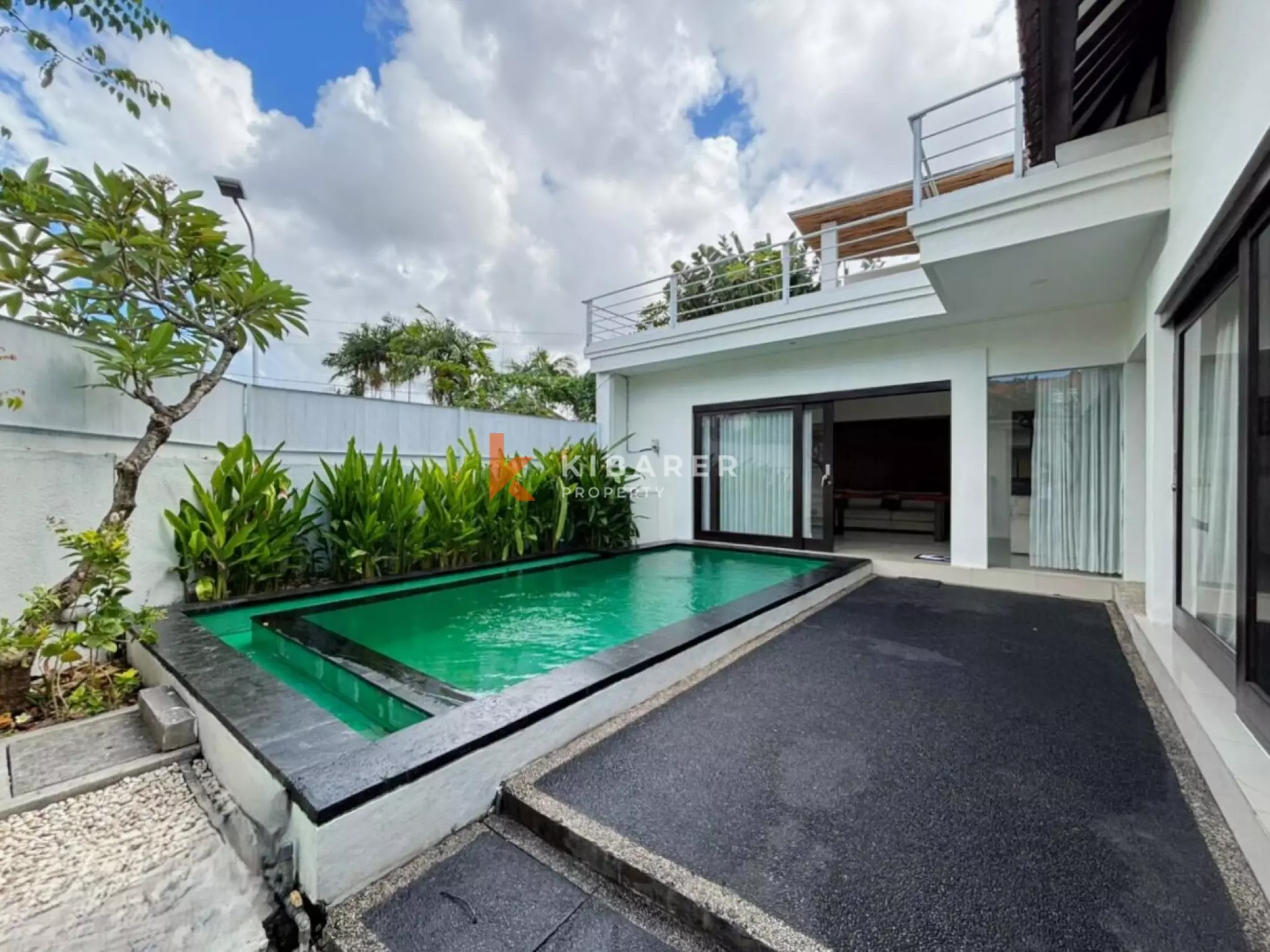 Villa Dua Kamar Tidur dengan Kolam Renang Pribadi di Lokasi Strategis Seminyak