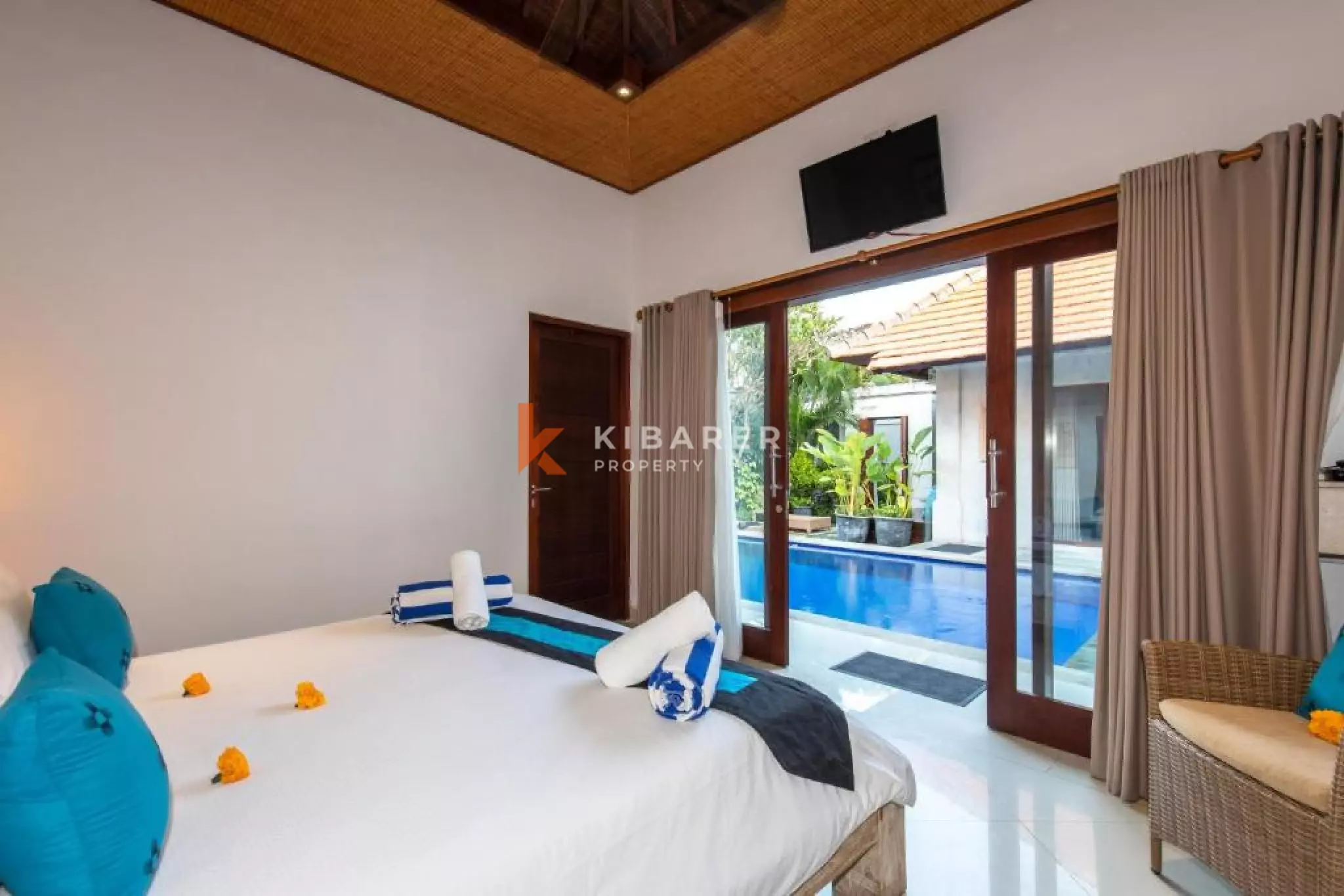 Beachside One Bedroom Wooden Villa in Bechside Sanur
