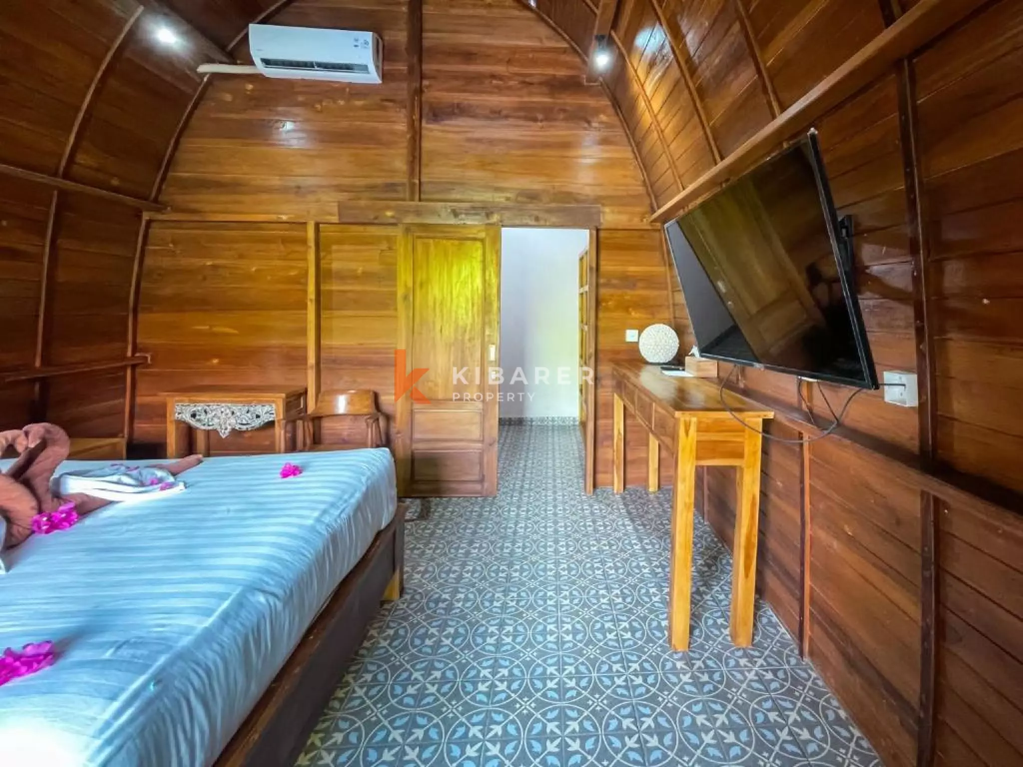 Beachside One Bedroom Wooden Villa in Bechside Sanur