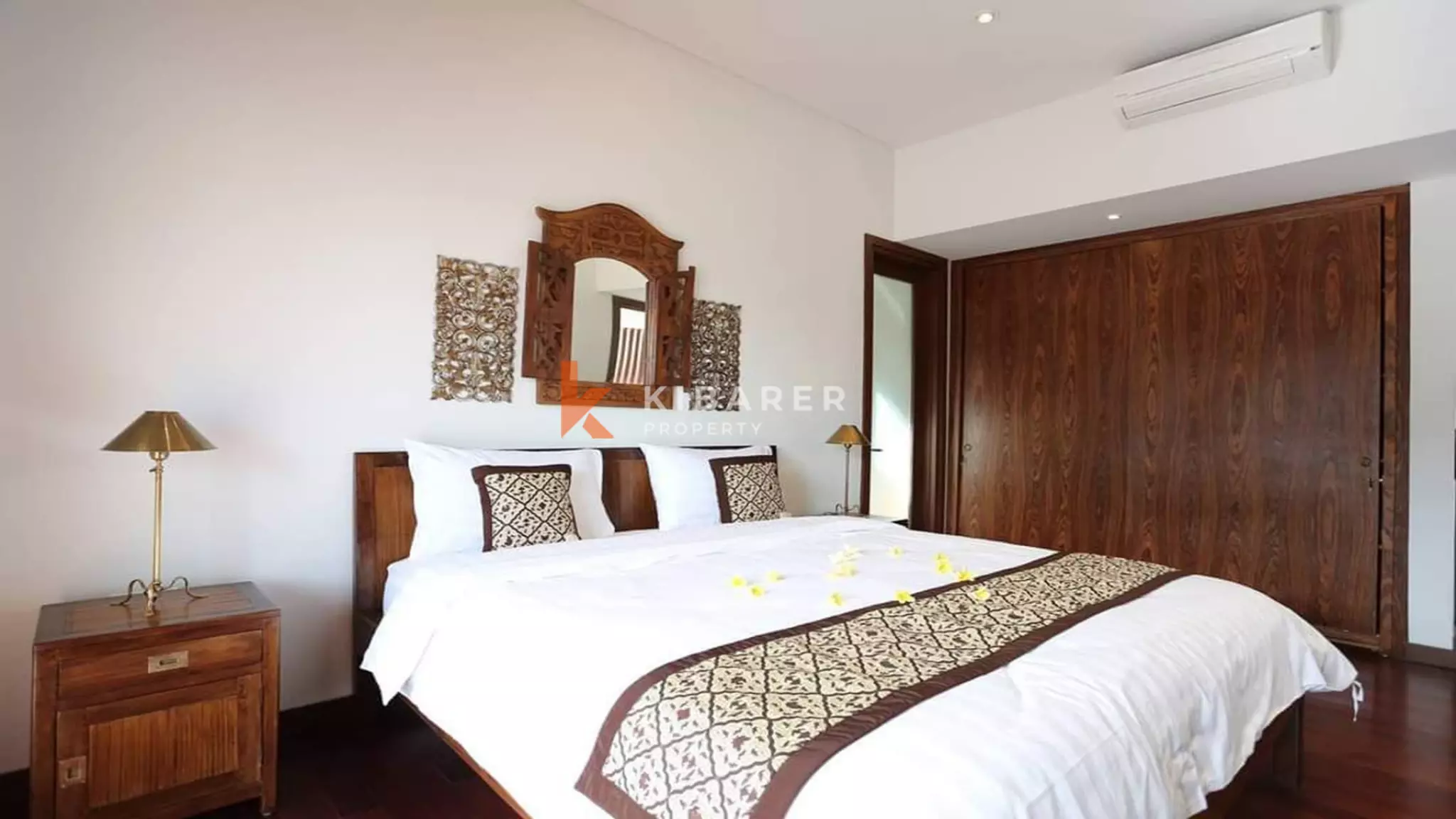 Cozy Three bedrooms Enclosed Living Villa di Mertanadi-Seminyak