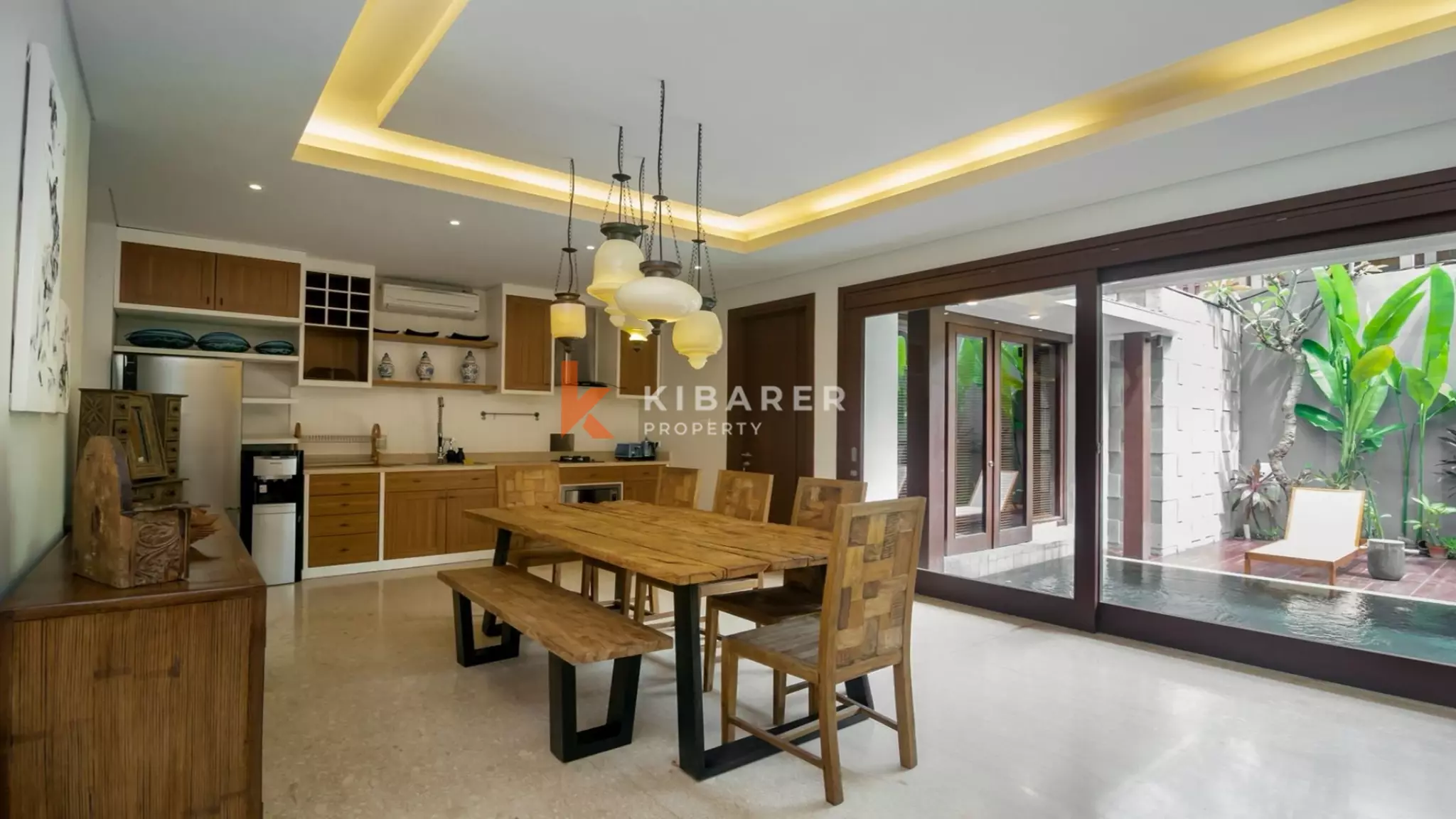 Cozy Three bedrooms Enclosed Living Villa di Mertanadi-Seminyak