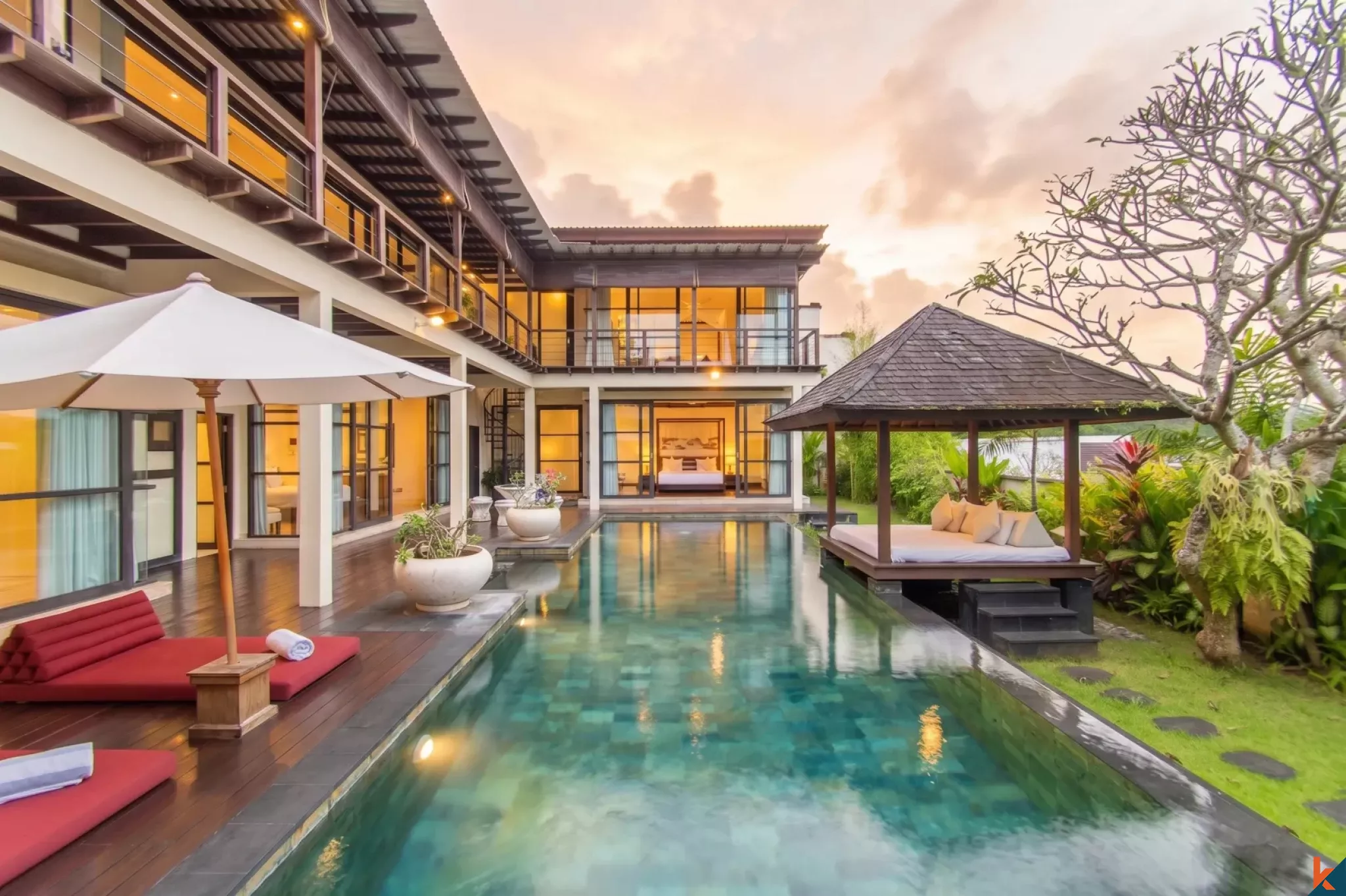 Rumah Mewah Empat Kamar Tidur Hak Milik dengan Pemandangan Laut yang Menakjubkan di Jimbaran