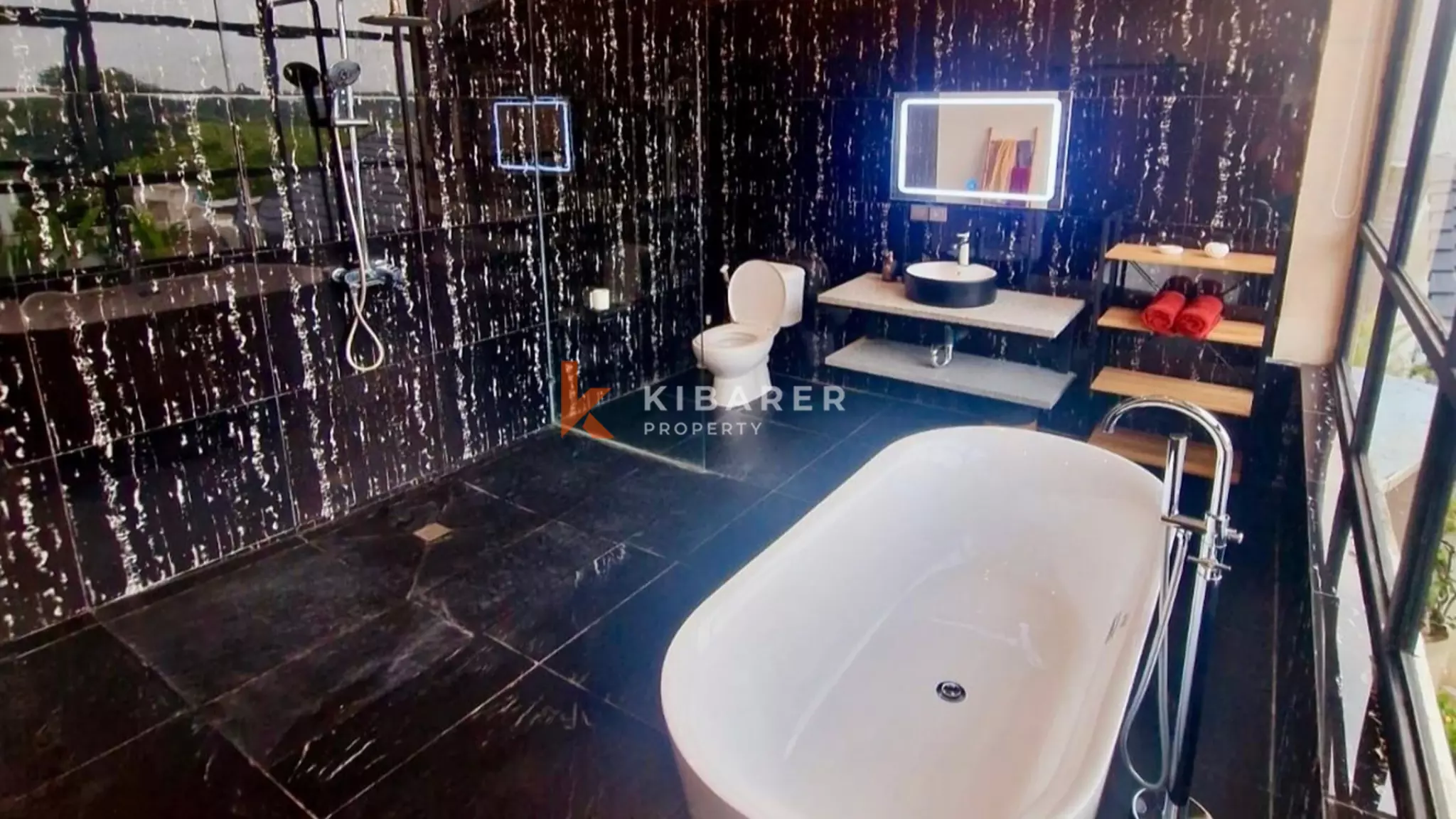 Charming Four-Bedroom Villa for Rent in Tumbak Bayuh