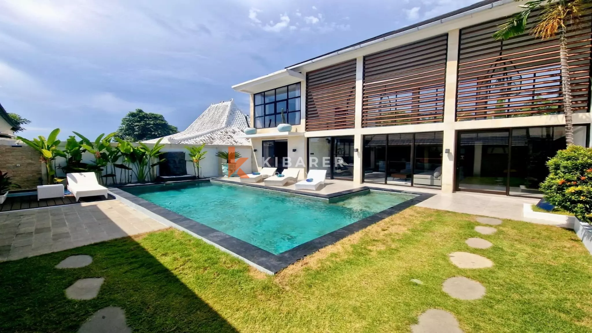 Charming Four-Bedroom Villa for Rent in Tumbak Bayuh