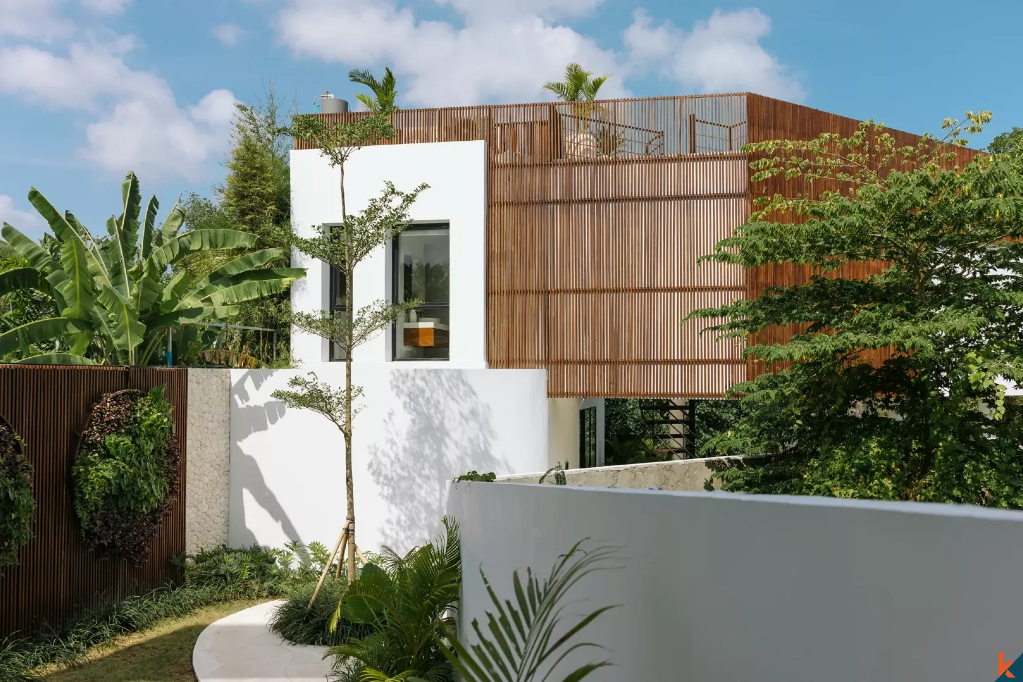 Villa Investasi Lima Kamar dengan Pemandangan Sungai di Pererenan