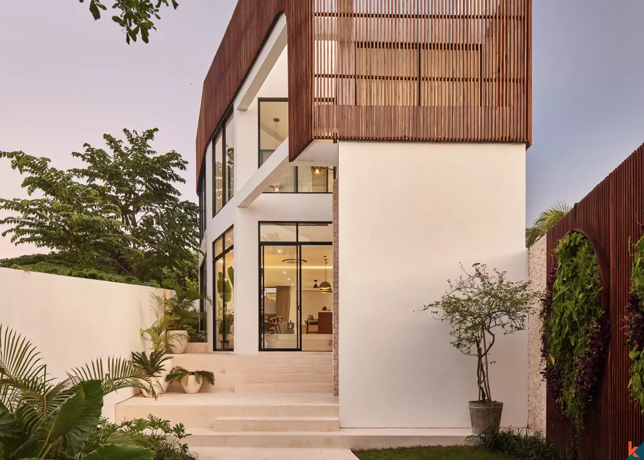 Villa Investasi Lima Kamar dengan Pemandangan Sungai di Pererenan