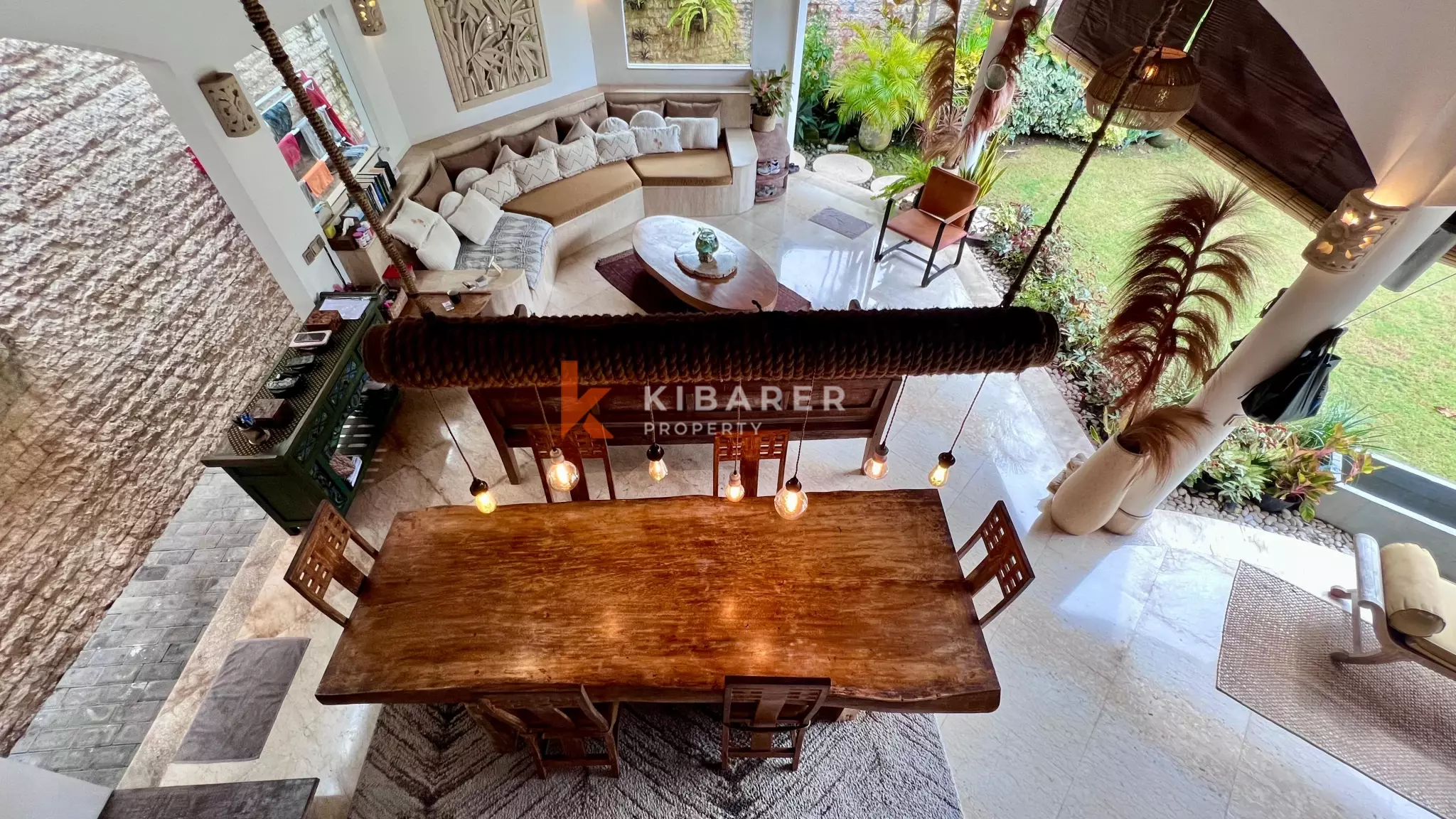 Villa contemporaine de trois chambres avec vue sur la jungle près de la plage de Berawa