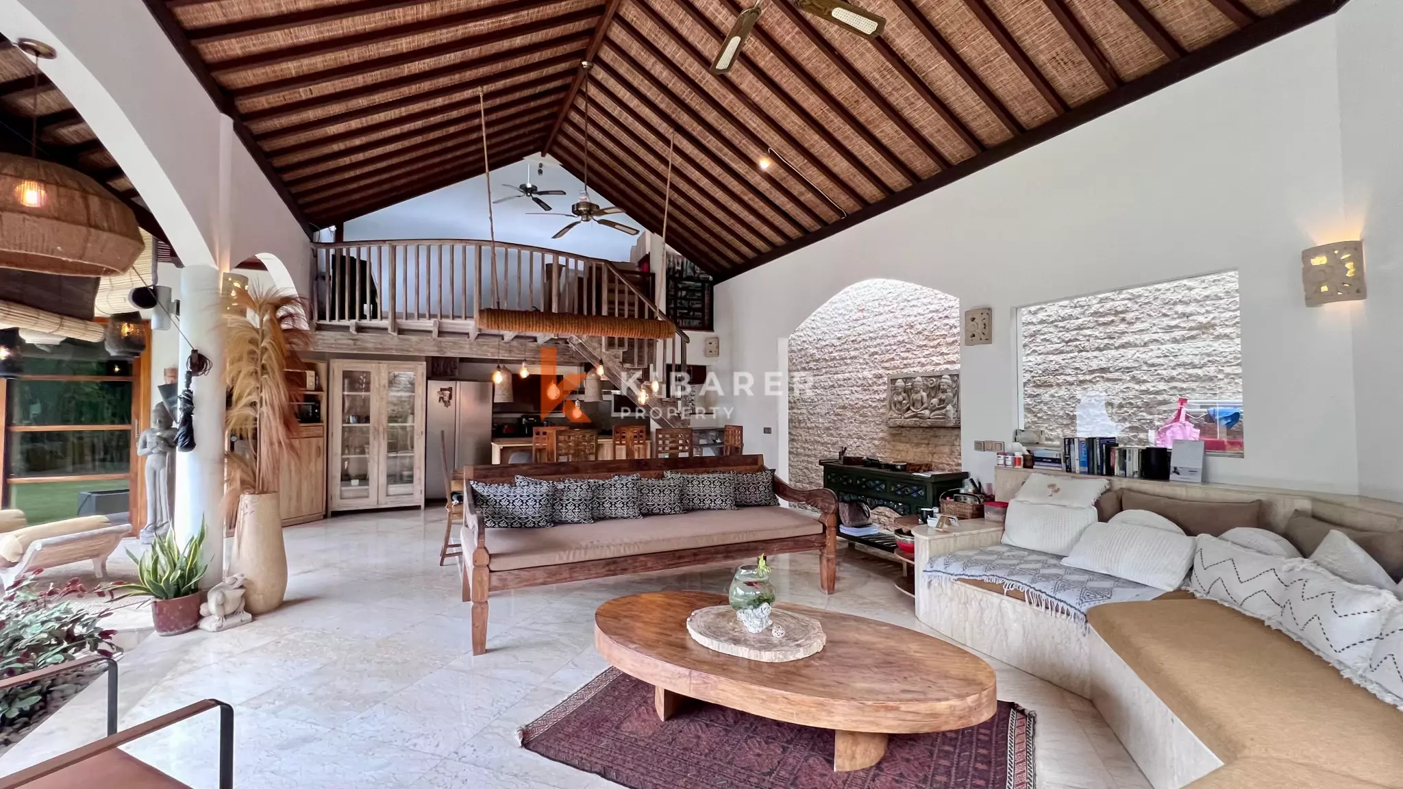 Villa contemporaine de trois chambres avec vue sur la jungle près de la plage de Berawa