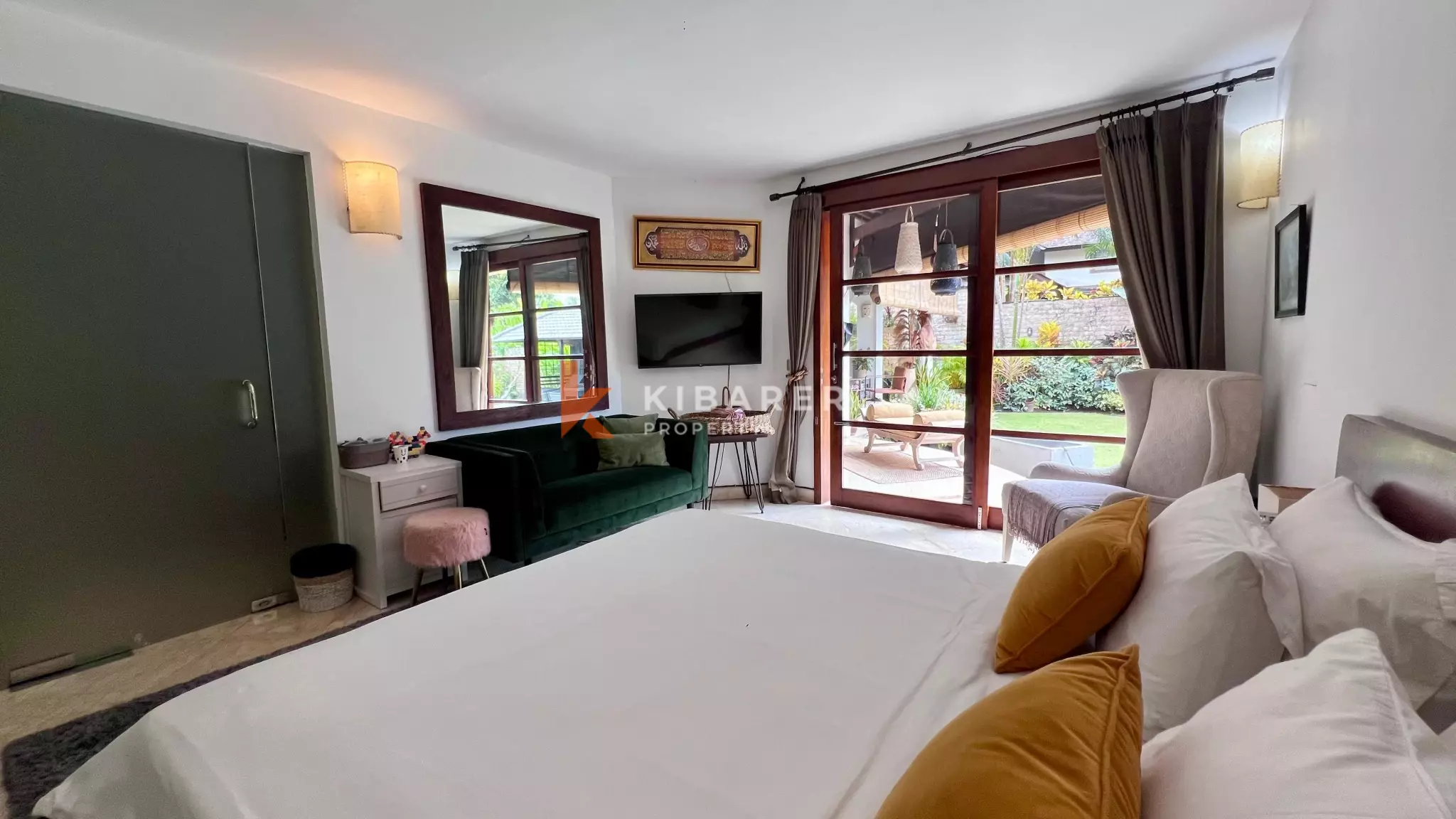 Villa contemporaine de trois chambres avec vue sur la jungle près de la plage de Berawa