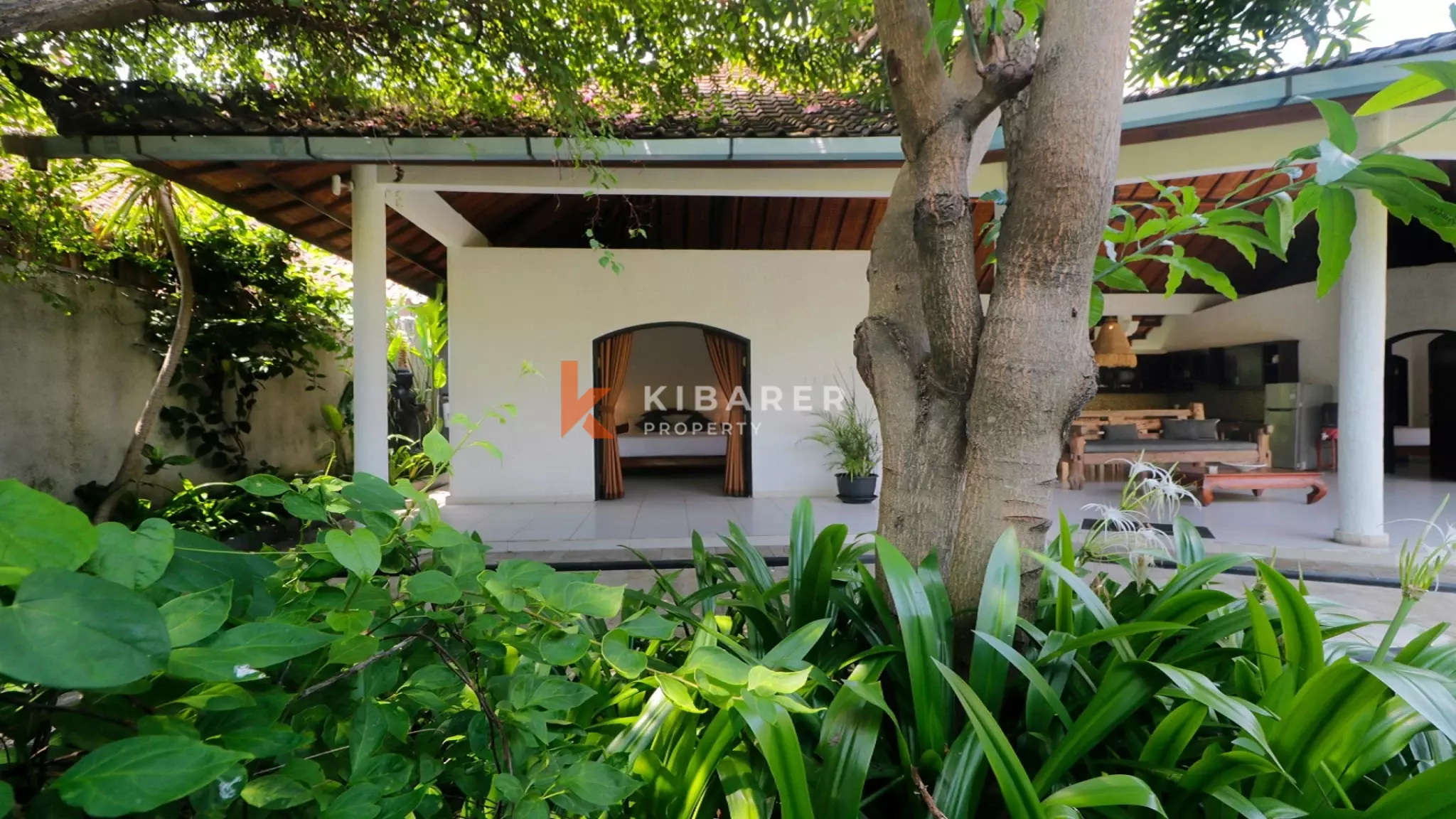 Sanctuary Tropical Three-Bedrooms open living villa in Seminyak