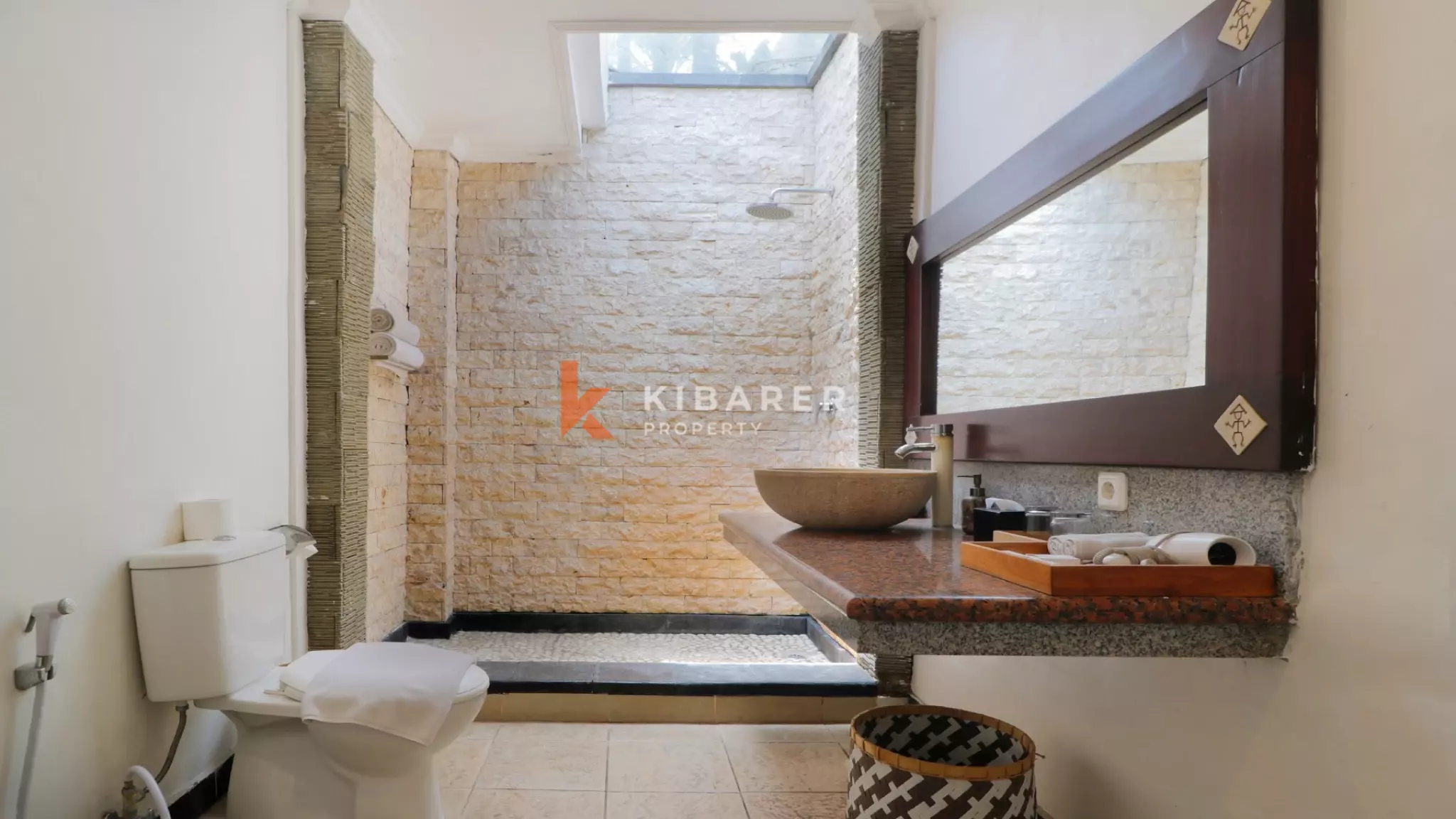 Sanctuary Tropical Three-Bedrooms open living villa in Seminyak
