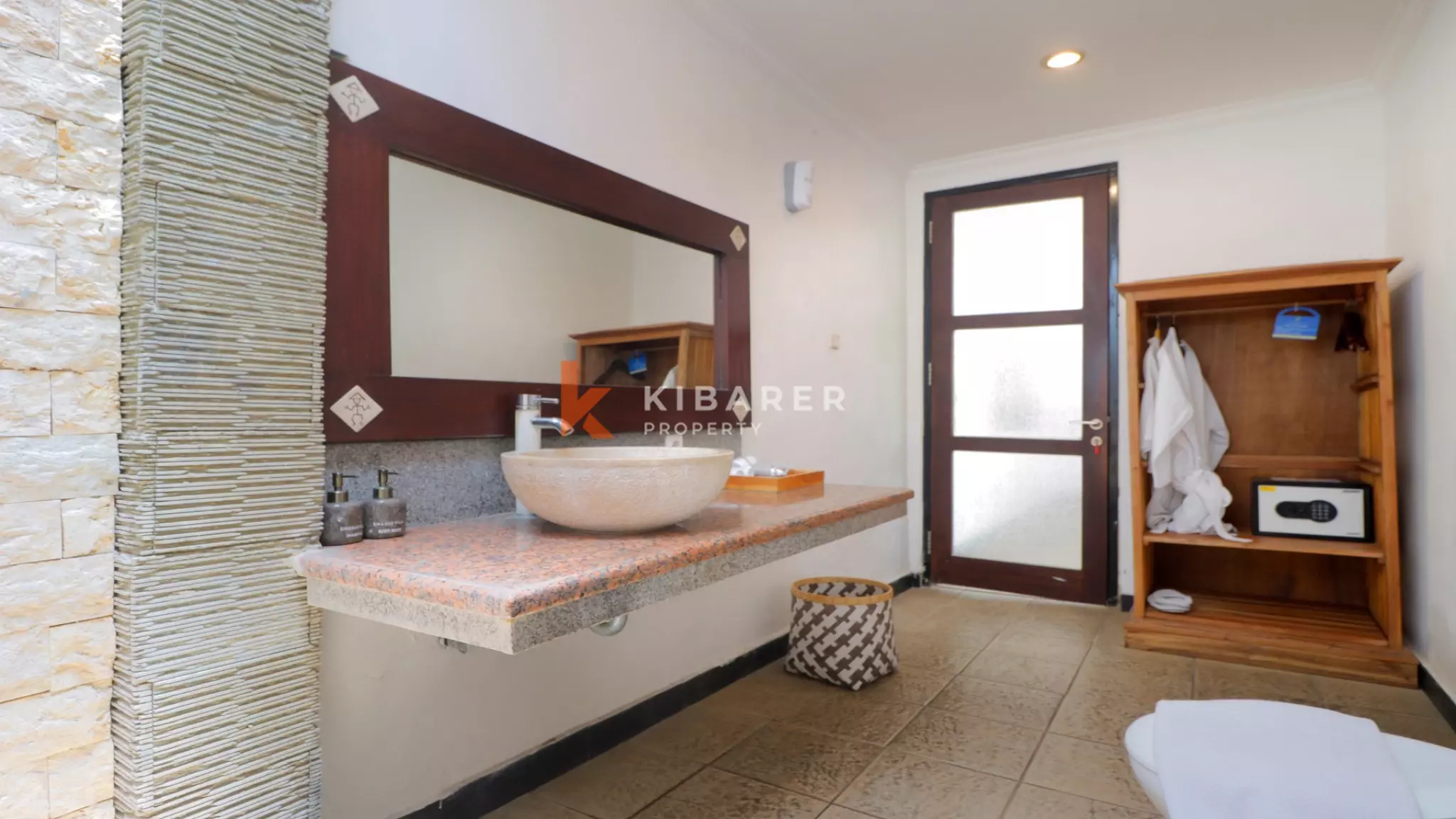 Sanctuary Tropical Three-Bedrooms open living villa in Seminyak