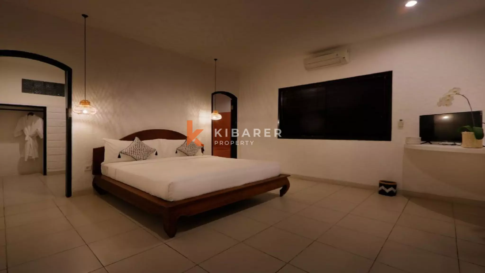 Sanctuary Tropical Three-Bedrooms open living villa in Seminyak