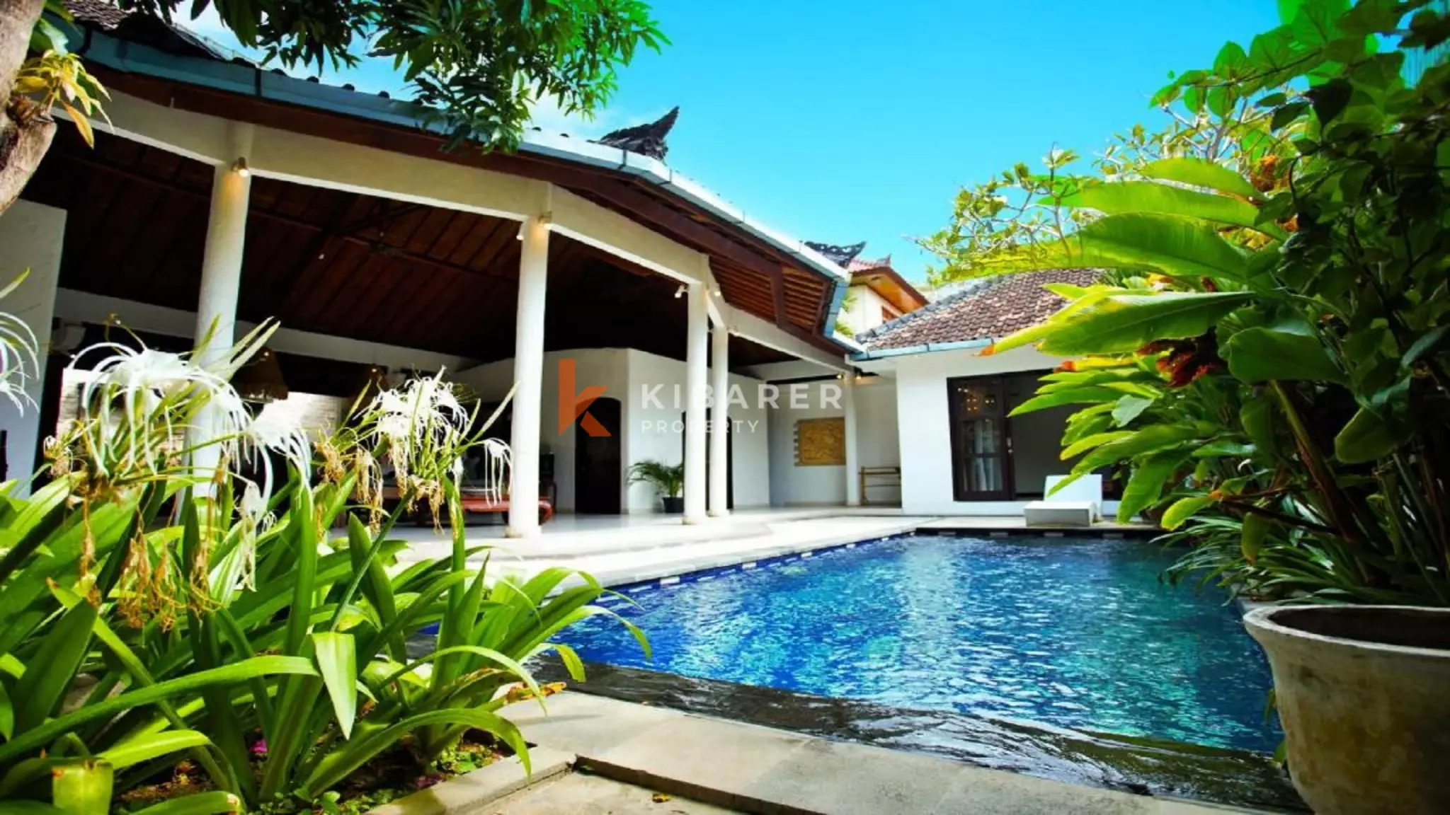 Sanctuary Tropical Three-Bedrooms open living villa in Seminyak