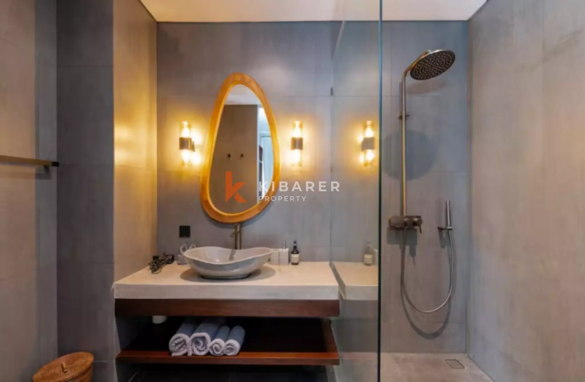 Villa design de trois chambres avec intérieurs modernes et spectaculaires à Umalas