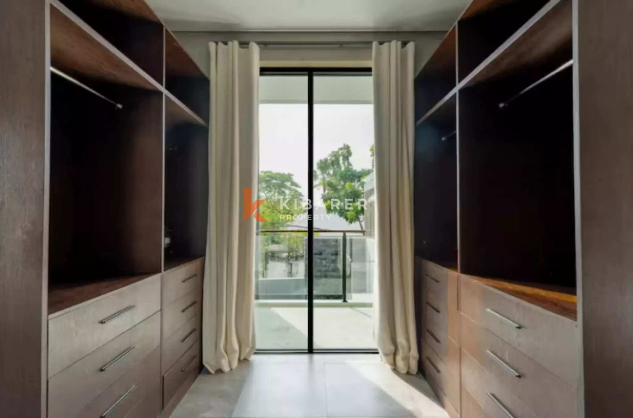 Villa design de trois chambres avec intérieurs modernes et spectaculaires à Umalas