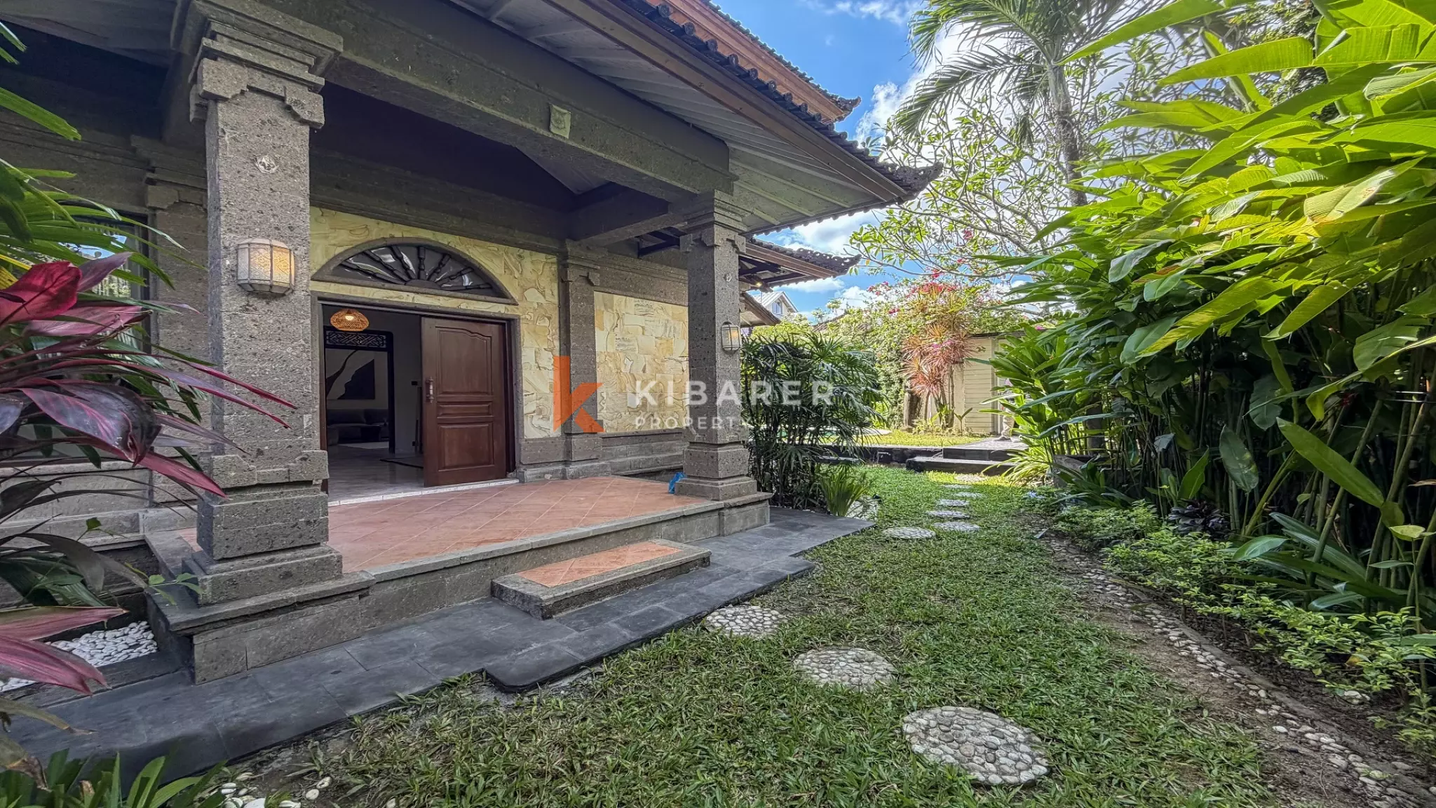 BELLE VILLA DE VIE FERMÉE SUPER COSY DE DEUX CHAMBRES À BUMBAK