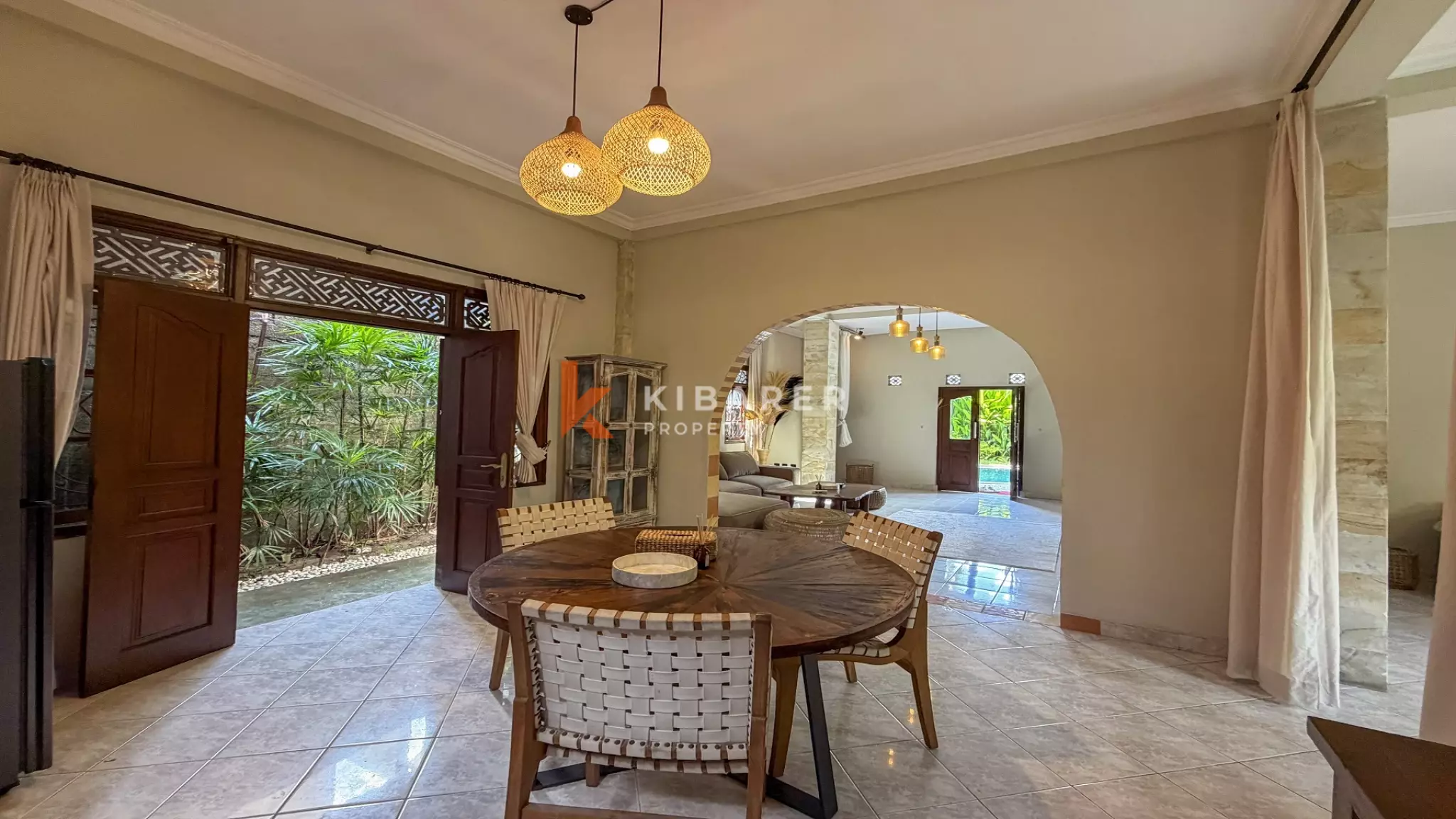 BELLE VILLA DE VIE FERMÉE SUPER COSY DE DEUX CHAMBRES À BUMBAK