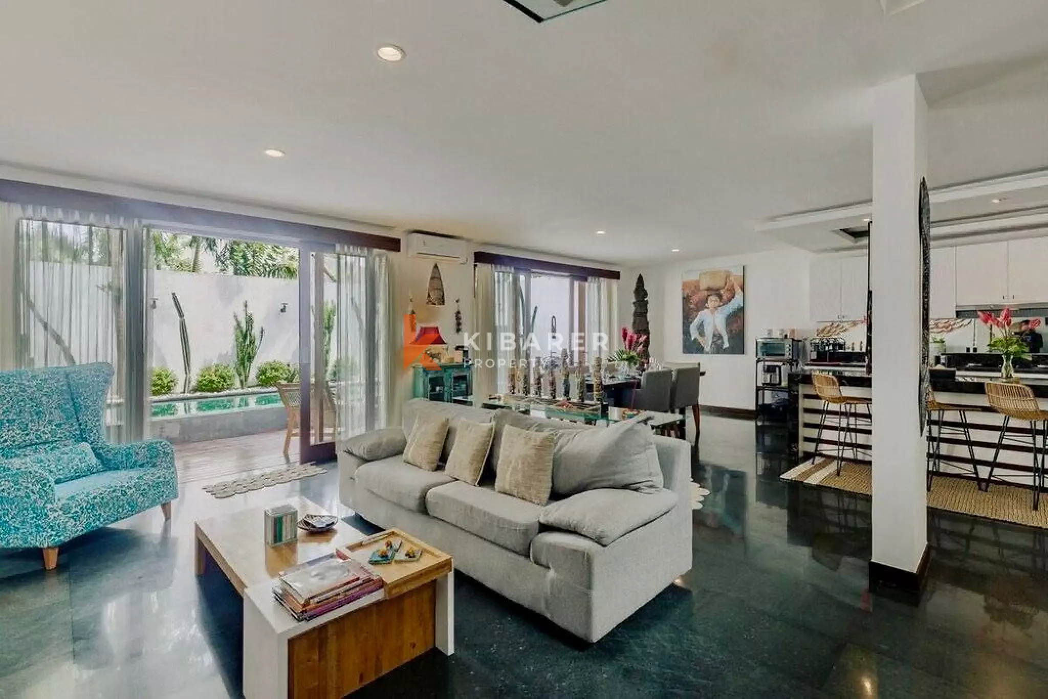 Complexe de villas exclusives de trois chambres près de la côte de Cemagi