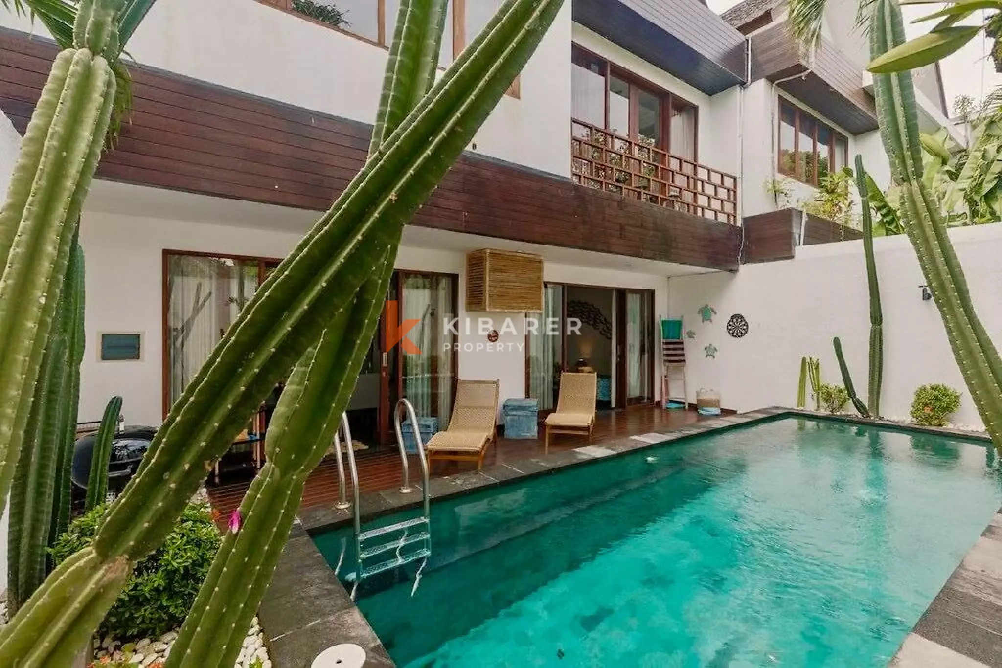 Complexe de villas exclusives de trois chambres près de la côte de Cemagi