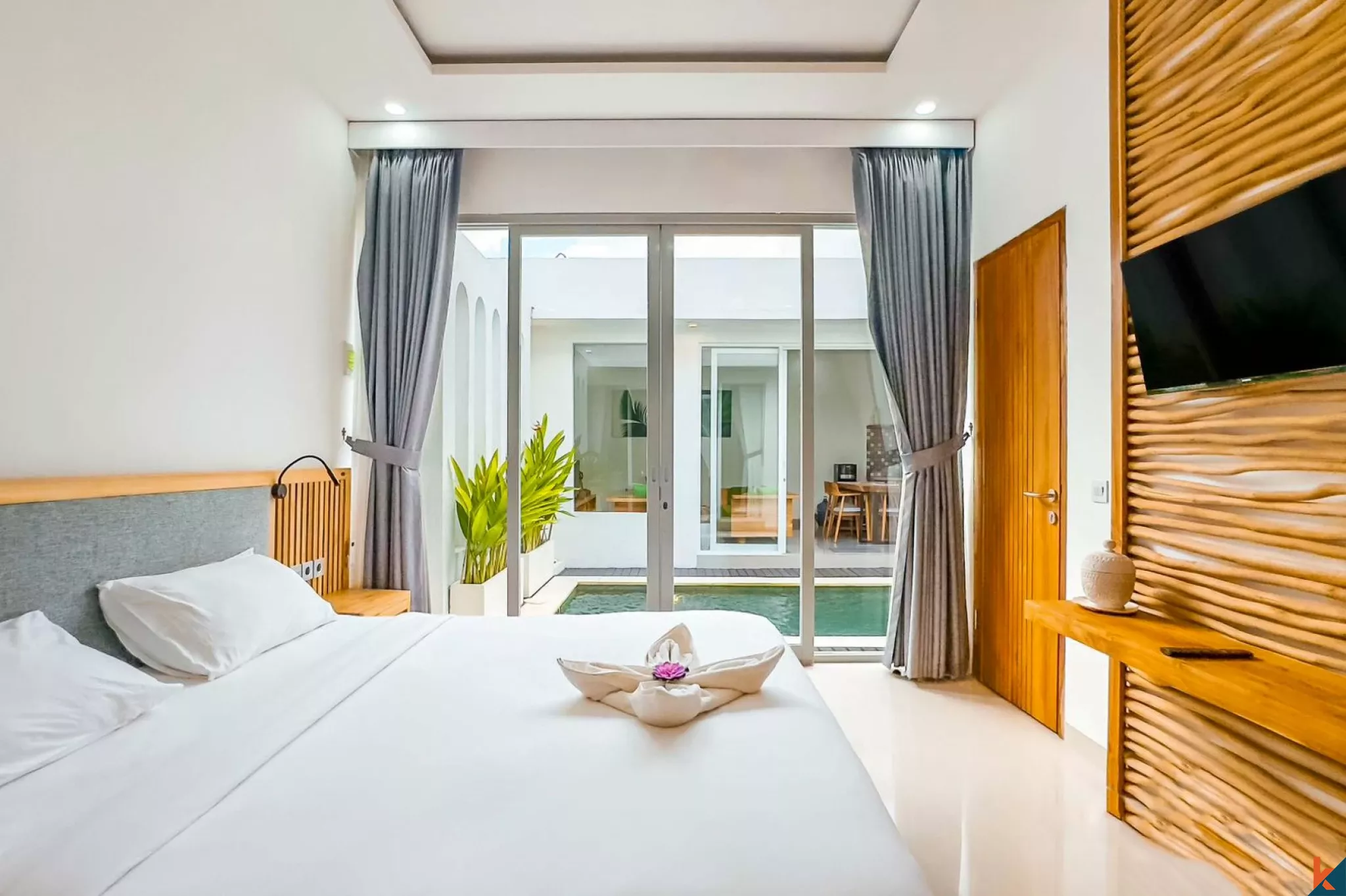 Vila Modern Dua Kamar Tidur dengan Status Hak Sewa di Seminyak