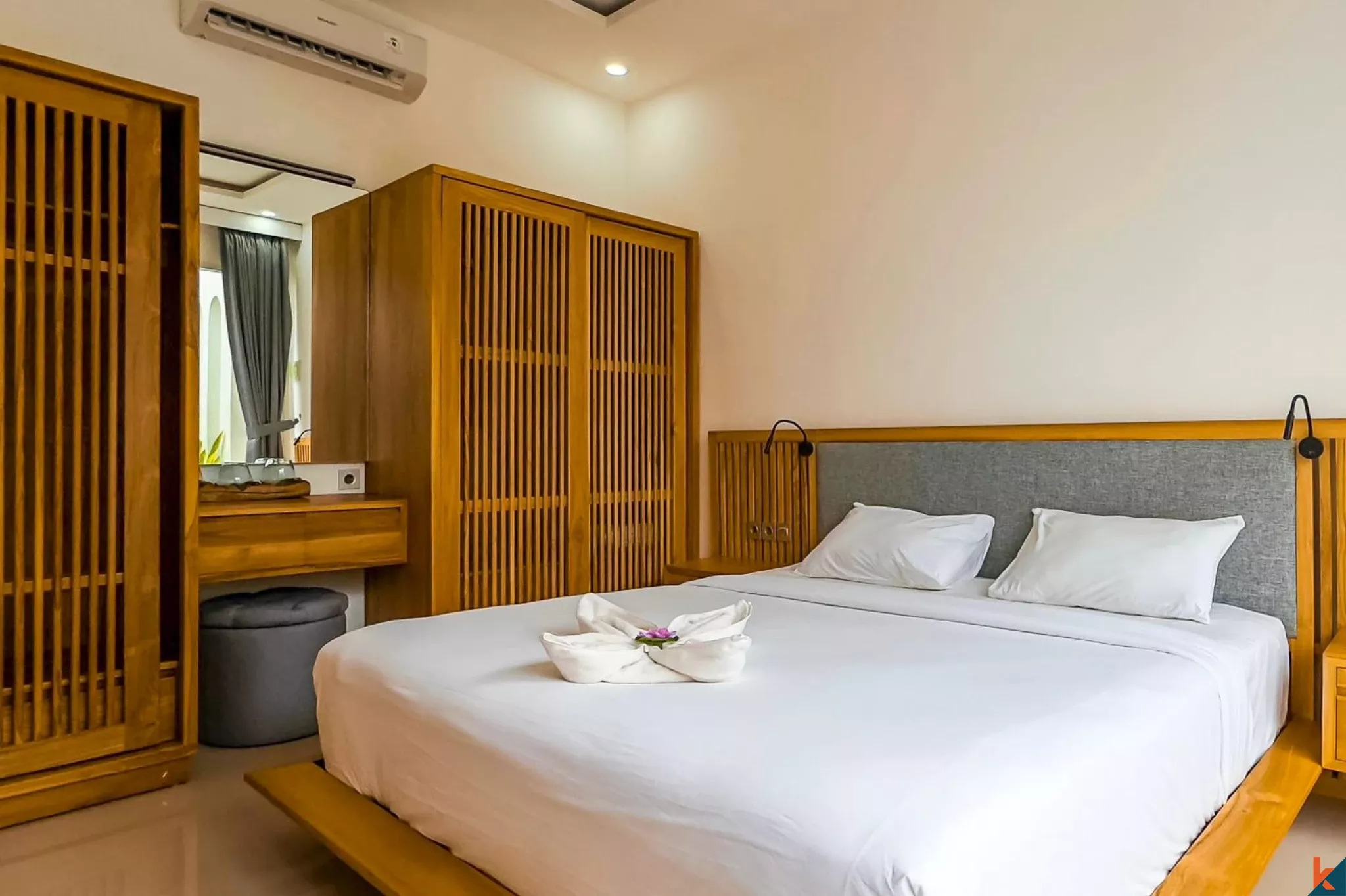 Vila Modern Dua Kamar Tidur dengan Status Hak Sewa di Seminyak