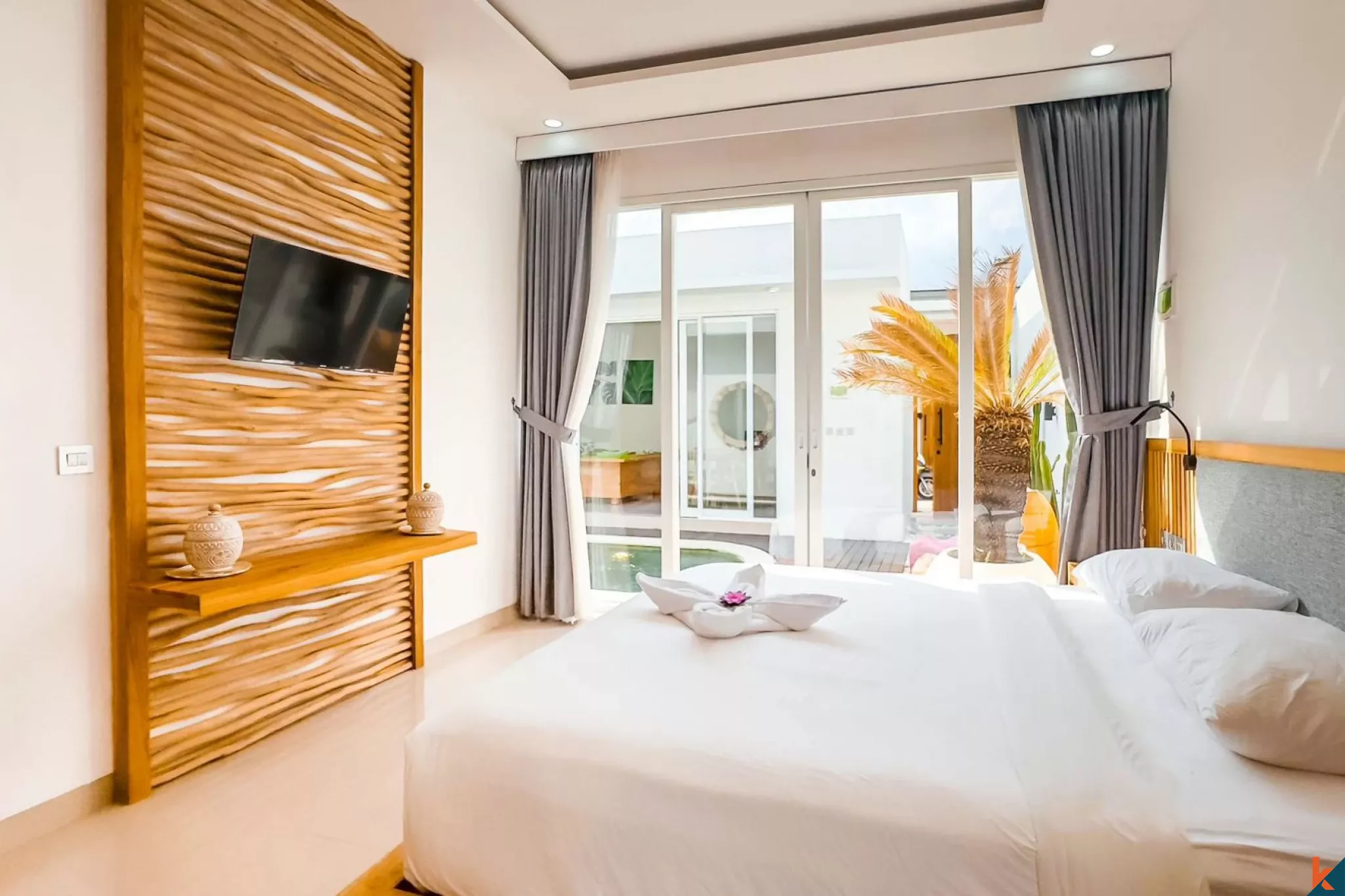 Vila Modern Dua Kamar Tidur dengan Status Hak Sewa di Seminyak