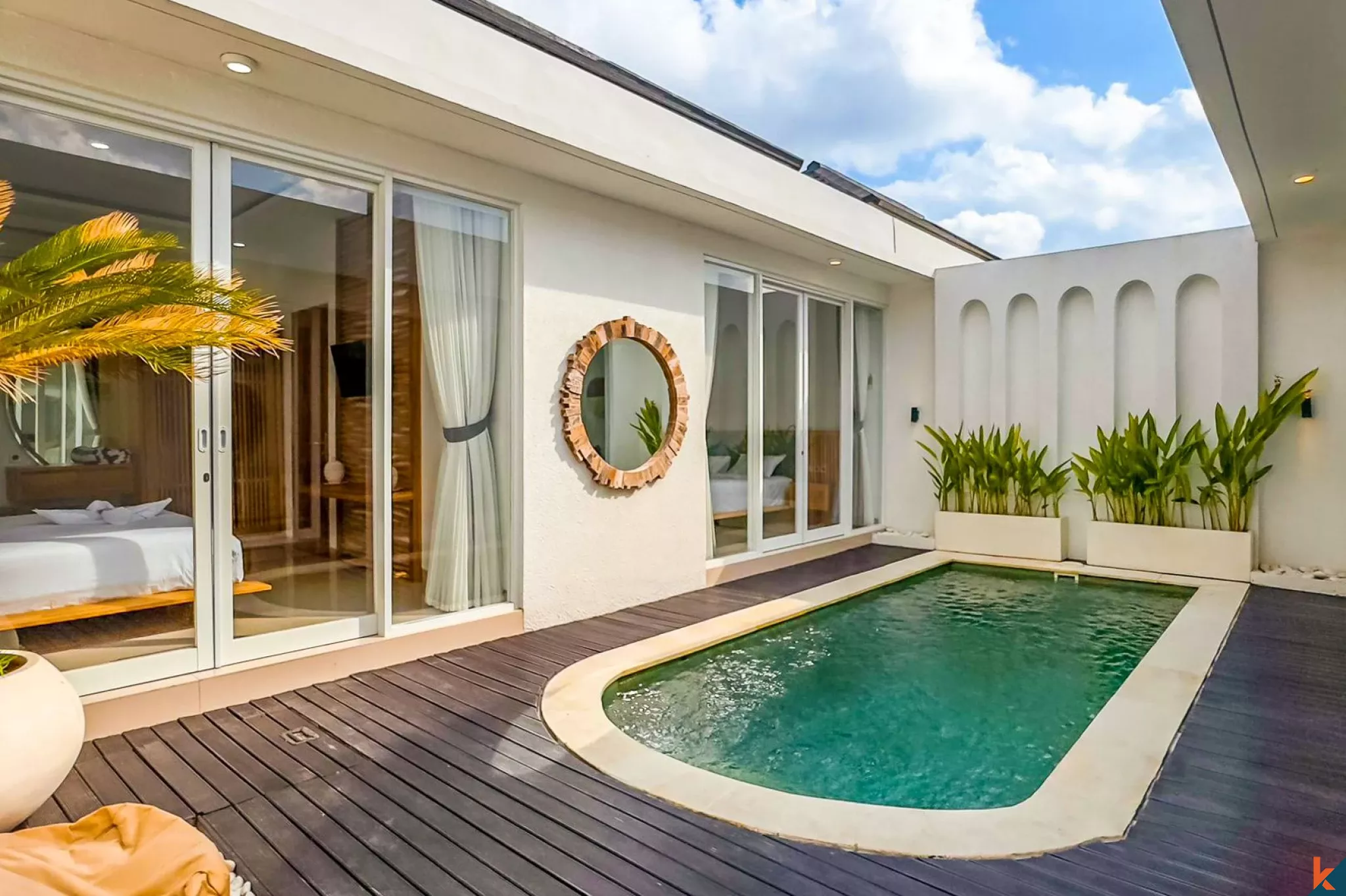 Vila Modern Dua Kamar Tidur dengan Status Hak Sewa di Seminyak