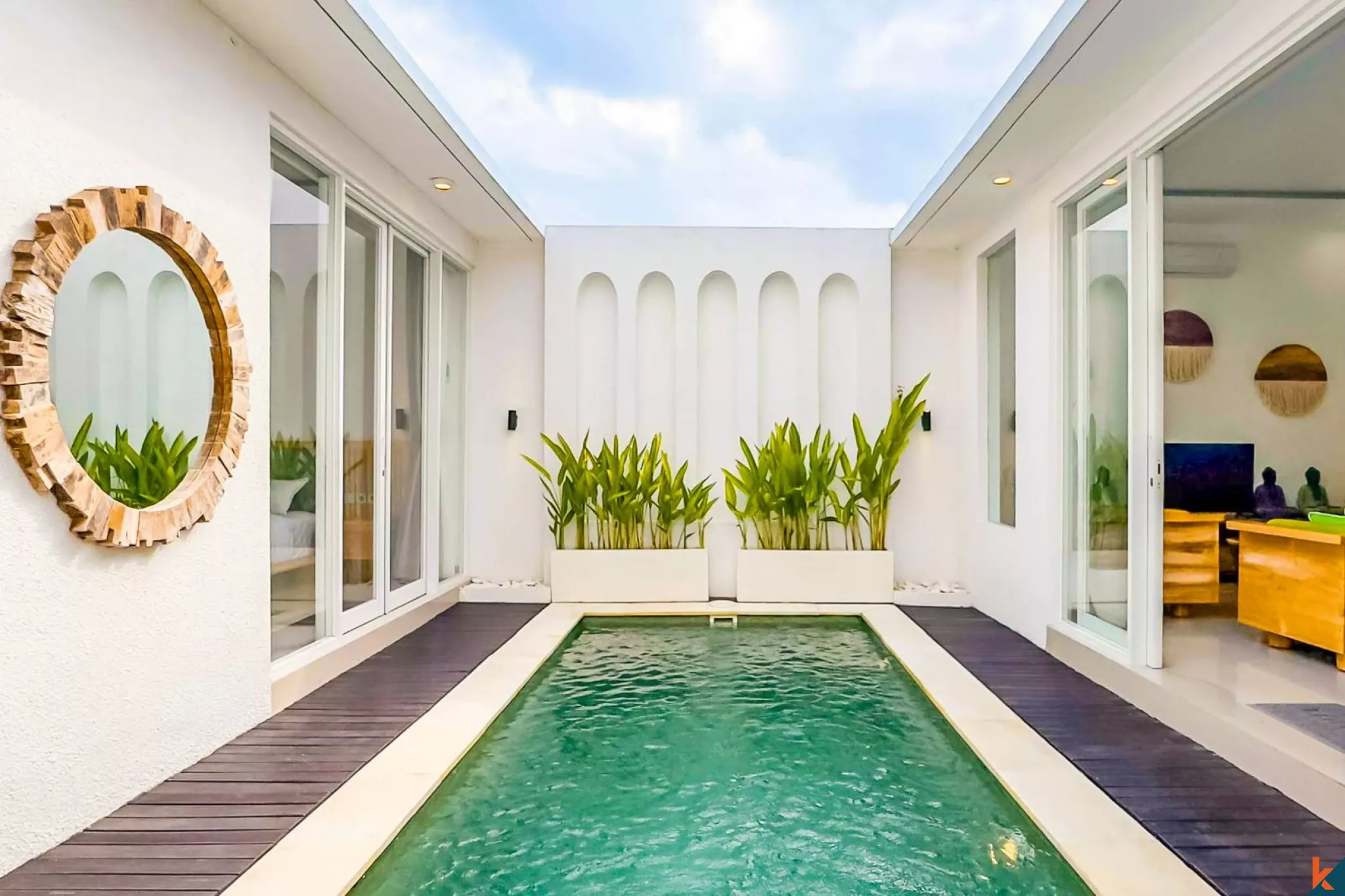 Vila Modern Dua Kamar Tidur dengan Status Hak Sewa di Seminyak