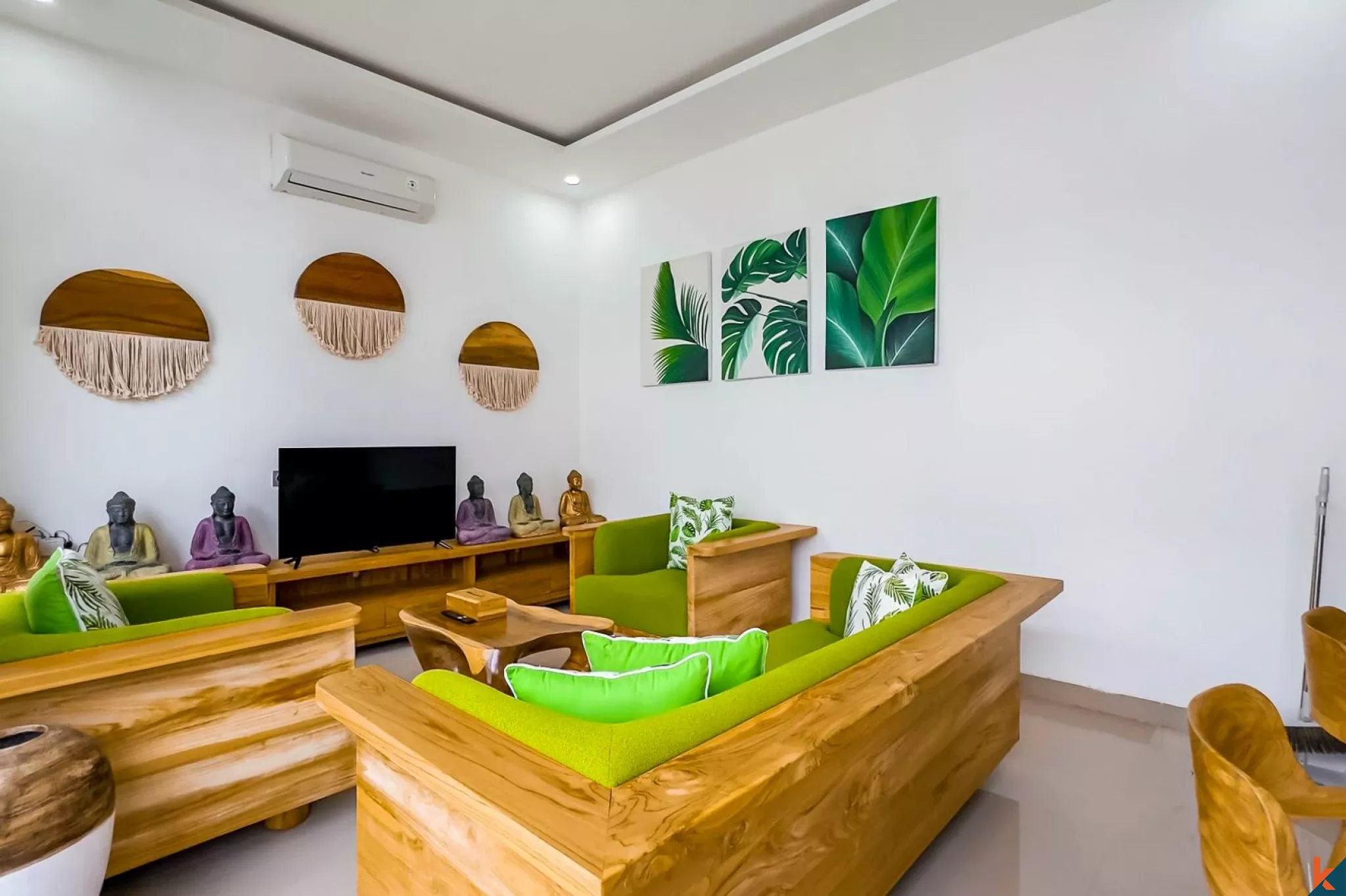 Vila Modern Dua Kamar Tidur dengan Status Hak Sewa di Seminyak