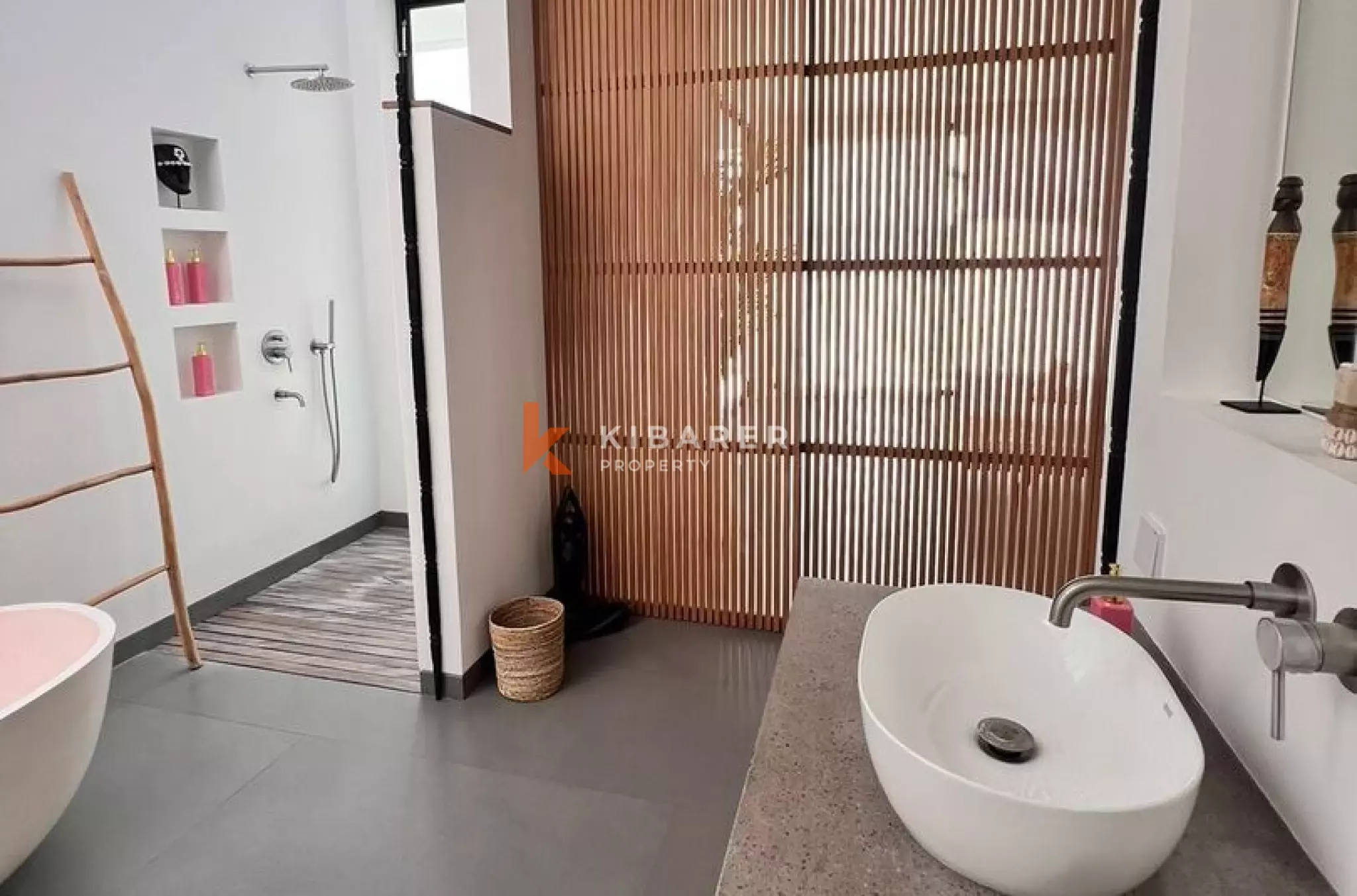 Spacious Luxury Three Bedroom Villa with Tropical Ambience in Pererenan