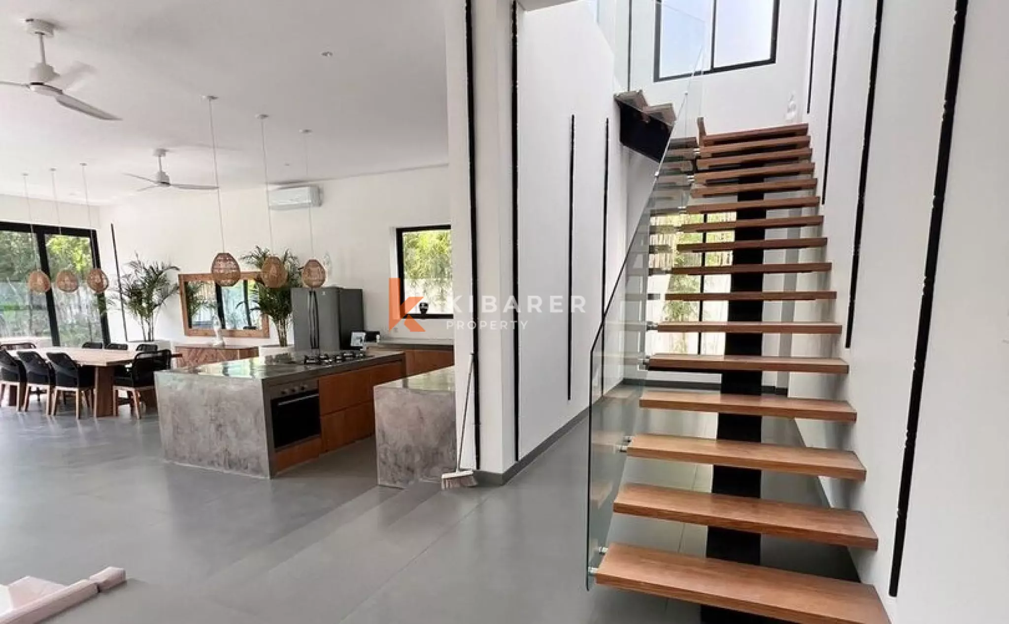 Spacious Luxury Three Bedroom Villa with Tropical Ambience in Pererenan