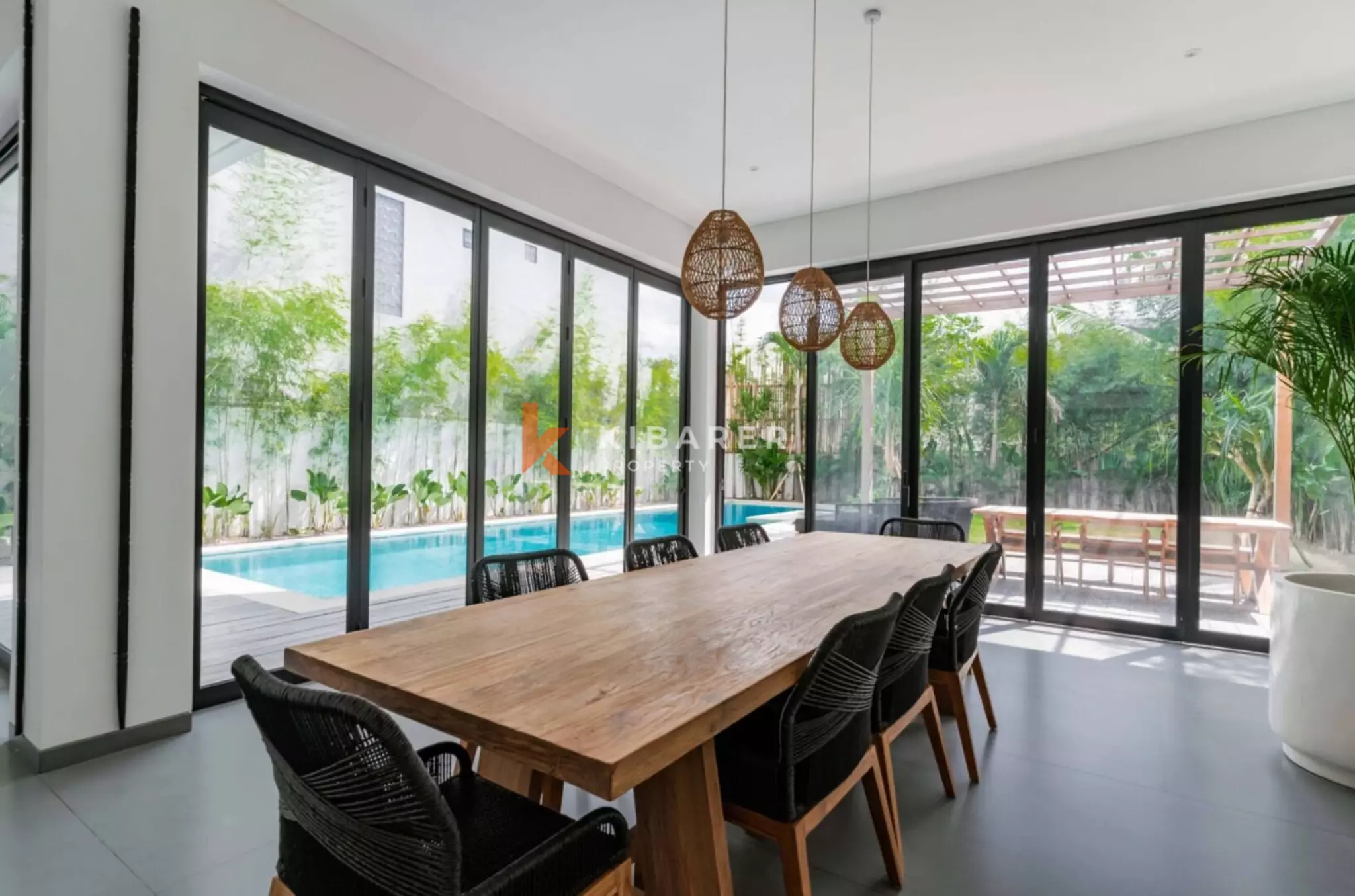 Spacious Luxury Three Bedroom Villa with Tropical Ambience in Pererenan