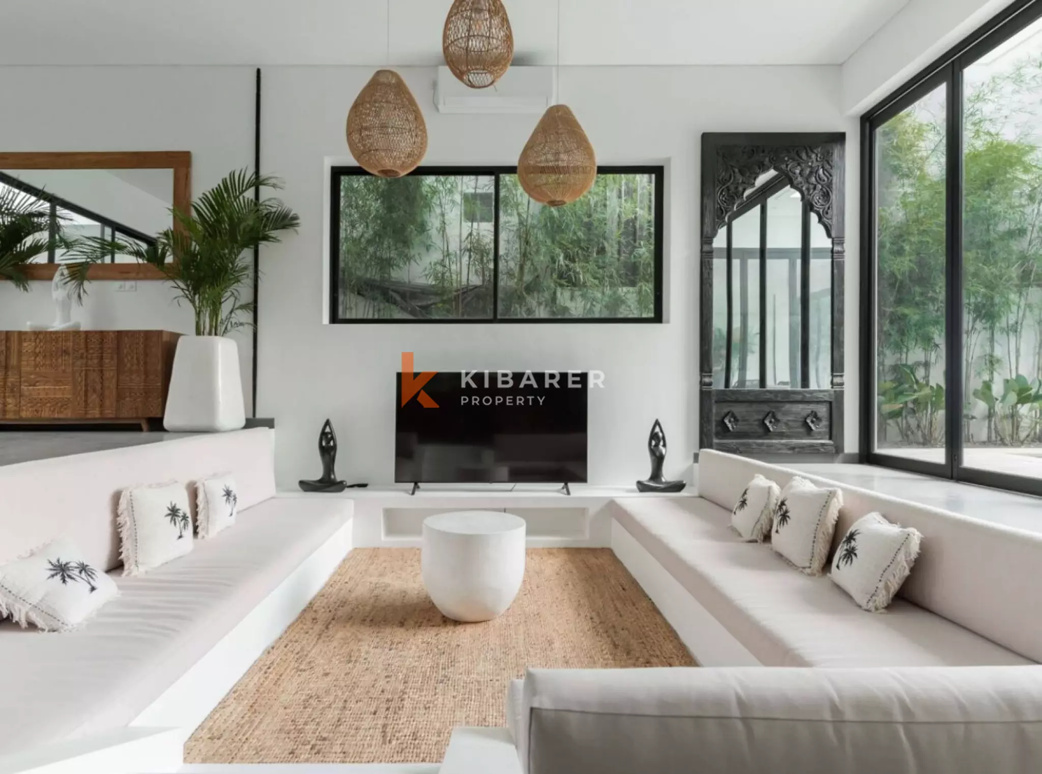 Spacious Luxury Three Bedroom Villa with Tropical Ambience in Pererenan