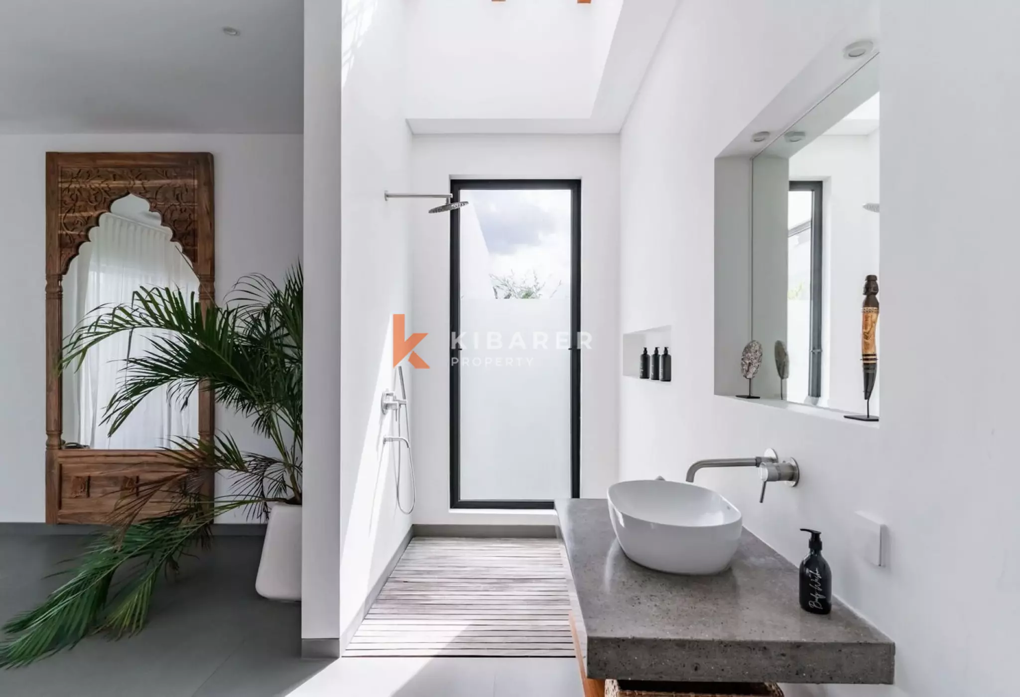 Spacious Luxury Three Bedroom Villa with Tropical Ambience in Pererenan