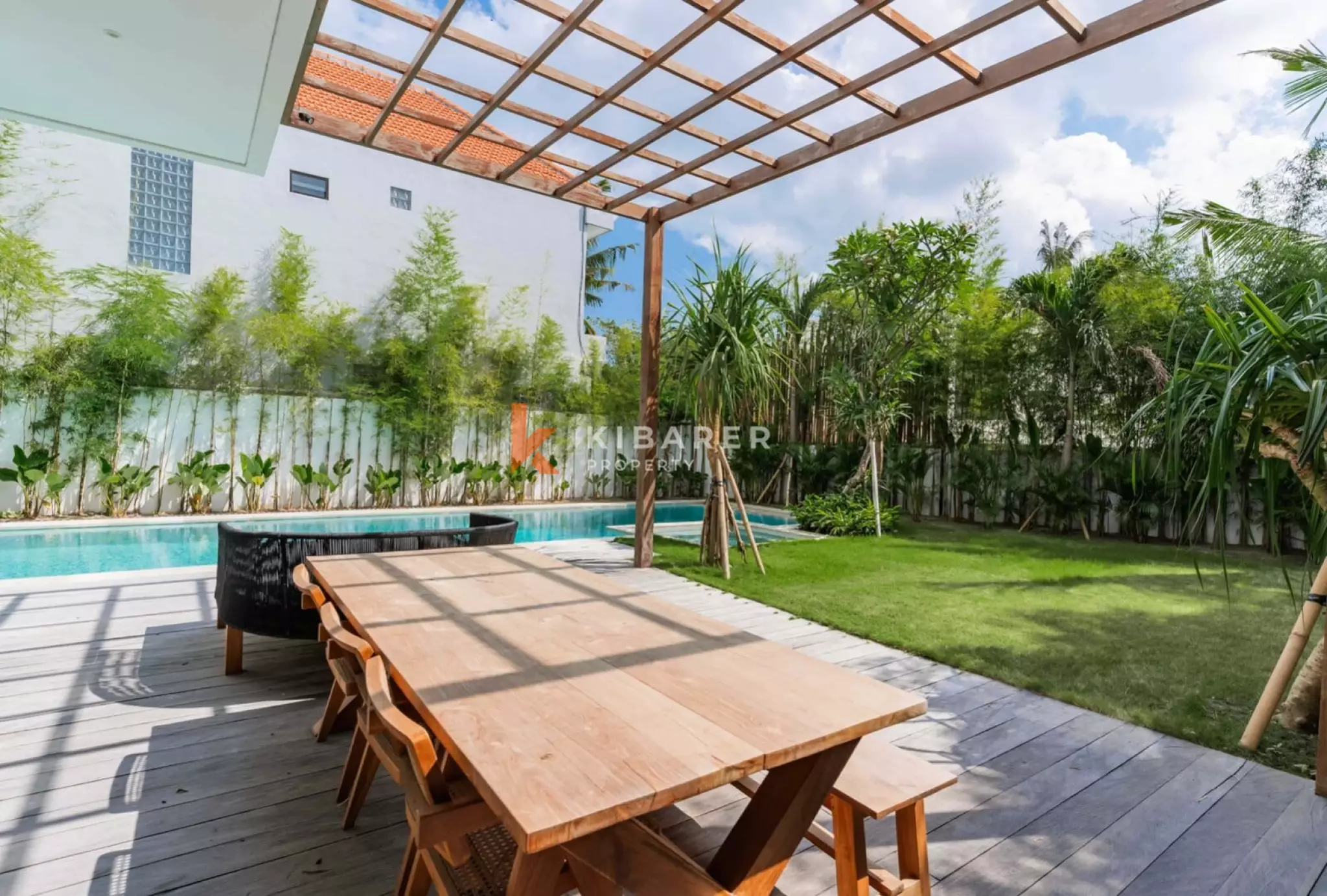 Spacious Luxury Three Bedroom Villa with Tropical Ambience in Pererenan