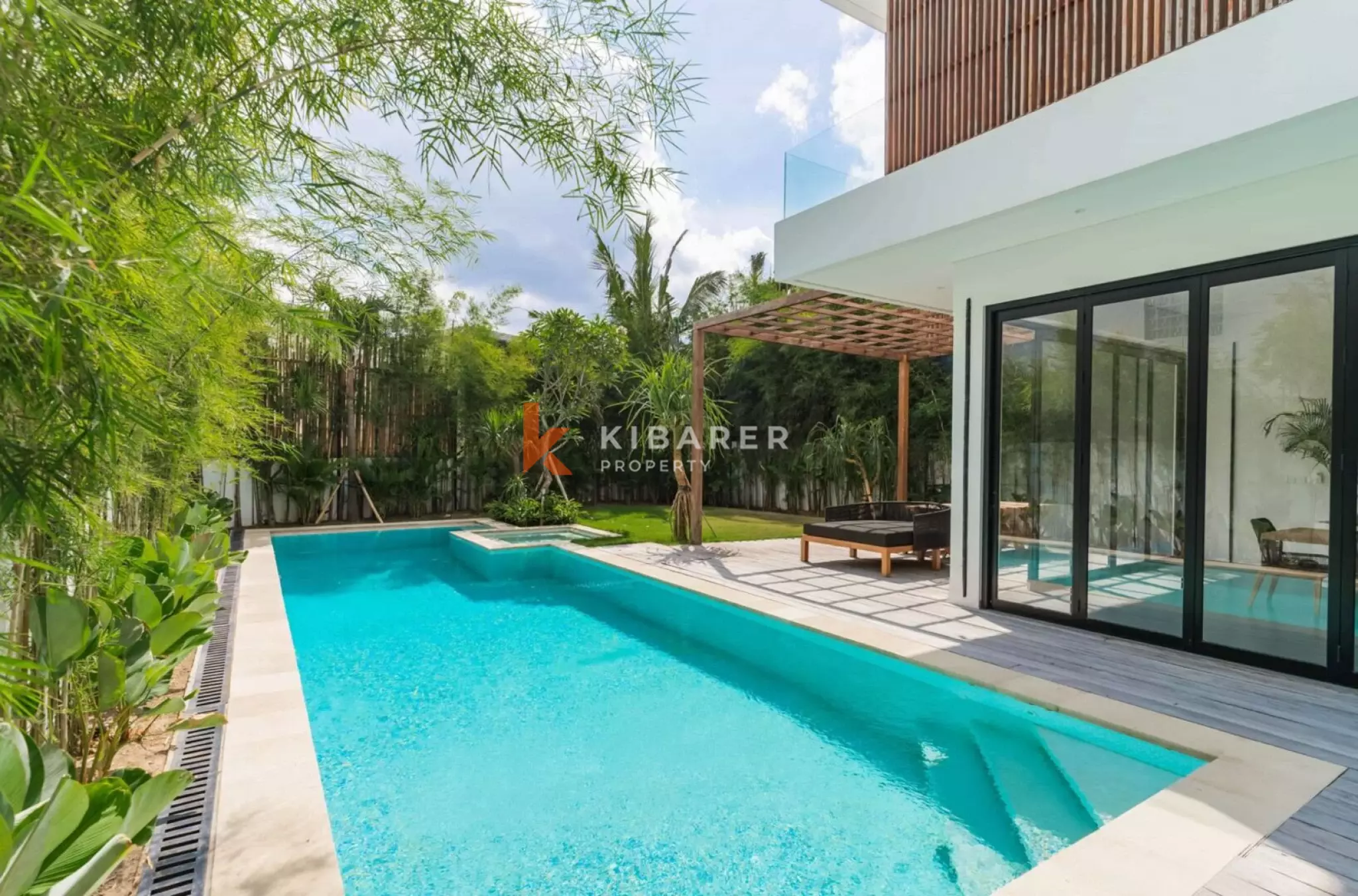 Spacious Luxury Three Bedroom Villa with Tropical Ambience in Pererenan