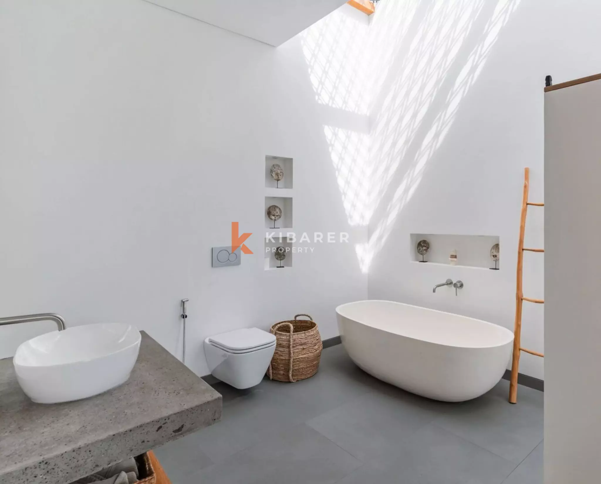 Spacious Luxury Three Bedroom Villa with Tropical Ambience in Pererenan