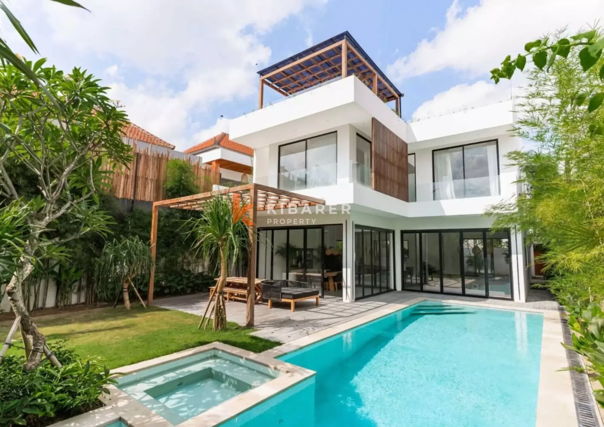 Spacious Luxury Three Bedroom Villa with Tropical Ambience in Pererenan