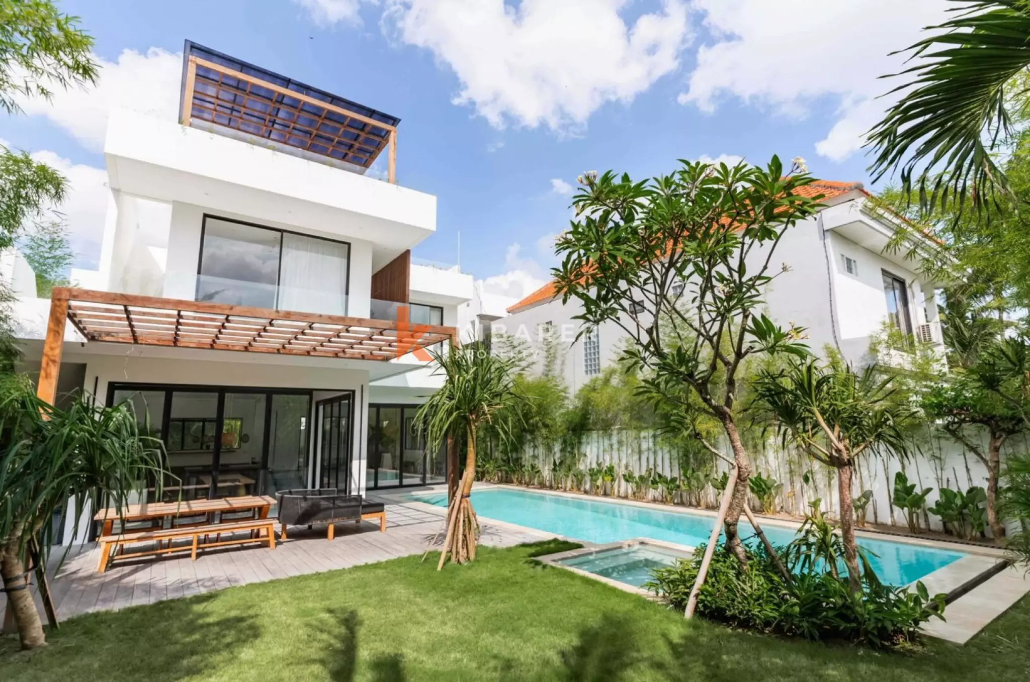 Spacious Luxury Three Bedroom Villa with Tropical Ambience in Pererenan