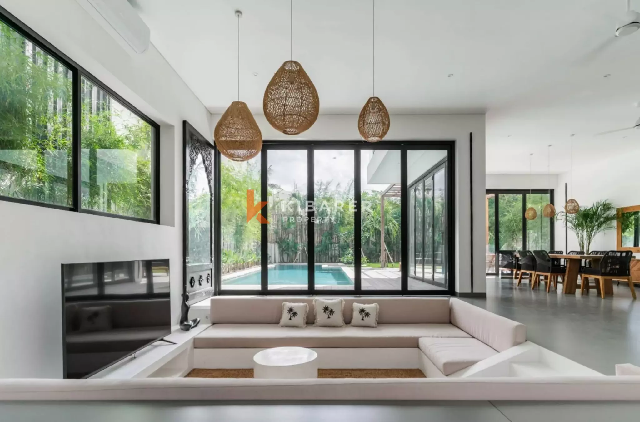 Spacious Luxury Three Bedroom Villa with Tropical Ambience in Pererenan