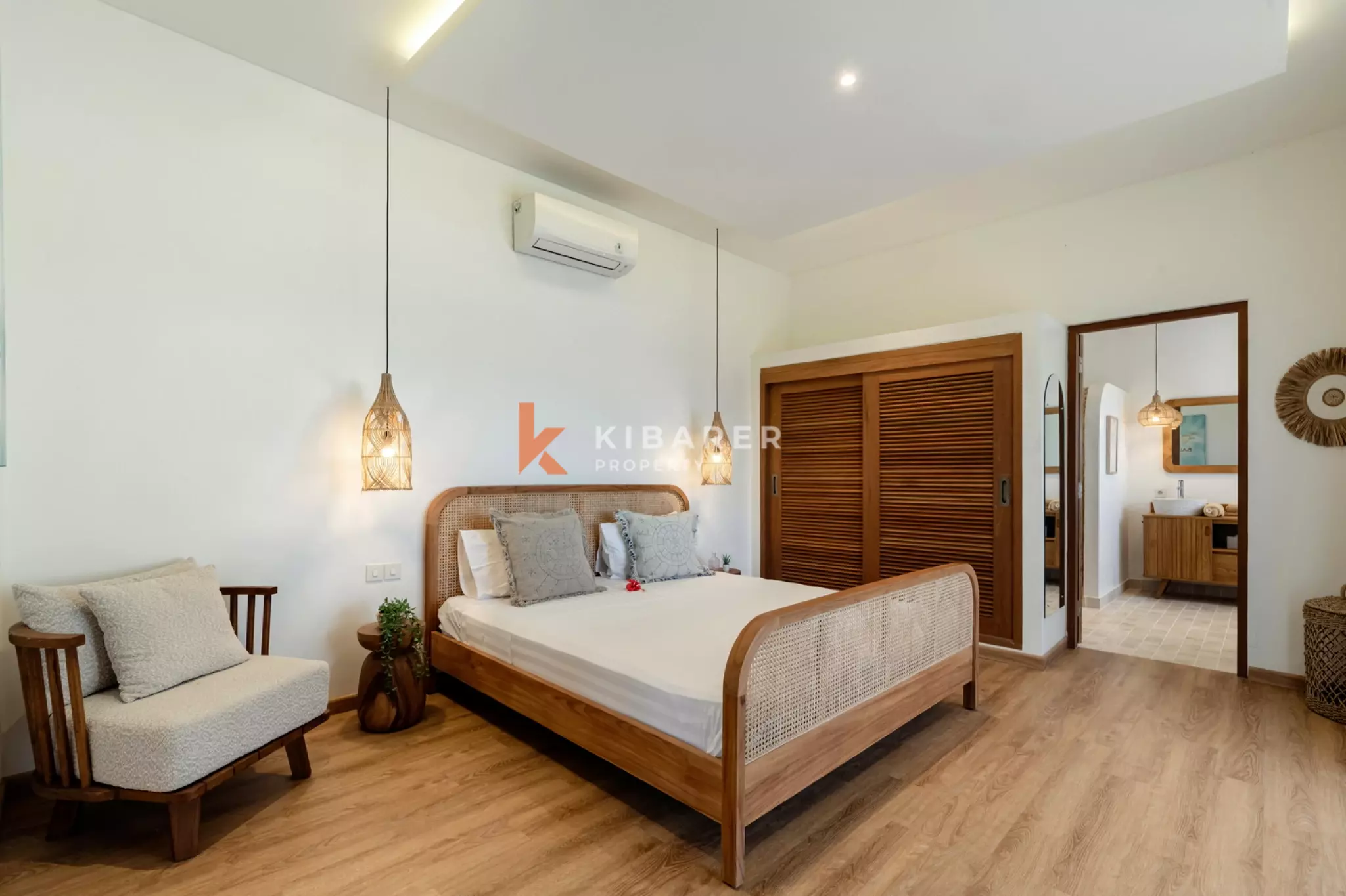 Surga Damai Lima Kamar Tidur dengan Taman dan Pemandangan Sawah yang Luas di Kedungu