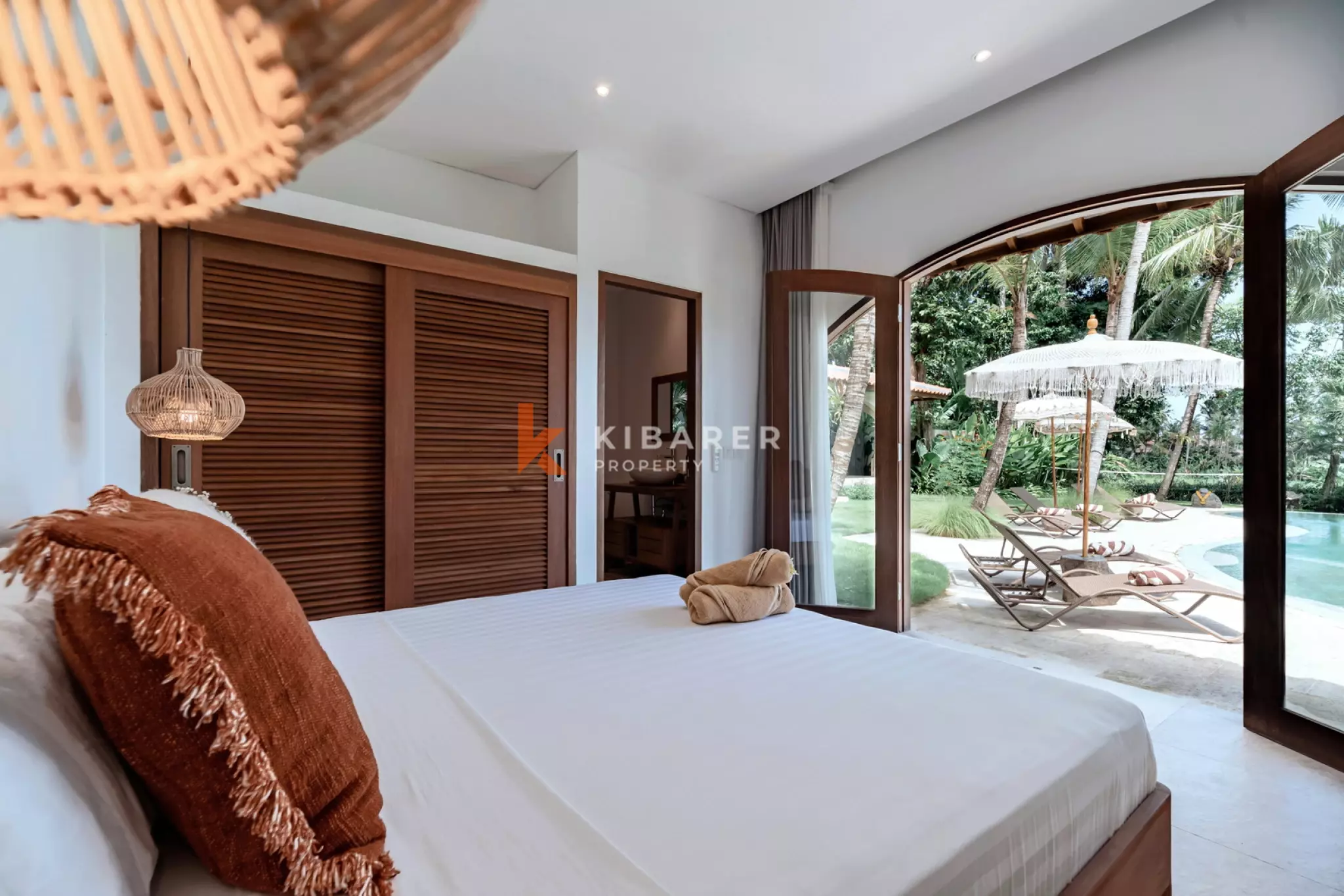 Surga Damai Lima Kamar Tidur dengan Taman dan Pemandangan Sawah yang Luas di Kedungu