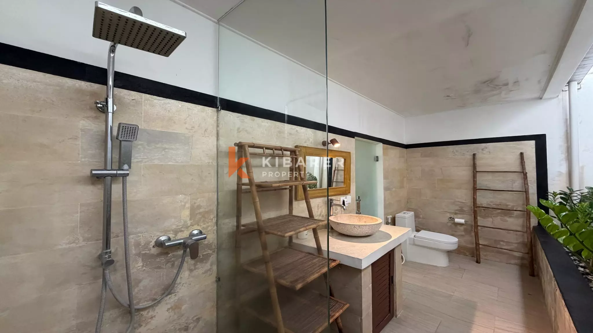 Villa de deux chambres avec fenêtre sur les rizières, plus chambre de service et salon ouvert, située dans le quartier d'Umalas