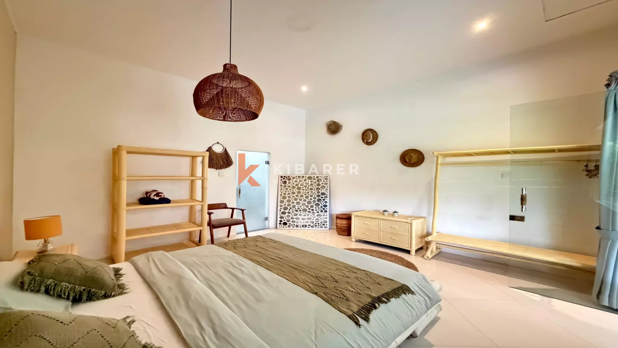 Villa de deux chambres avec fenêtre sur les rizières, plus chambre de service et salon ouvert, située dans le quartier d'Umalas