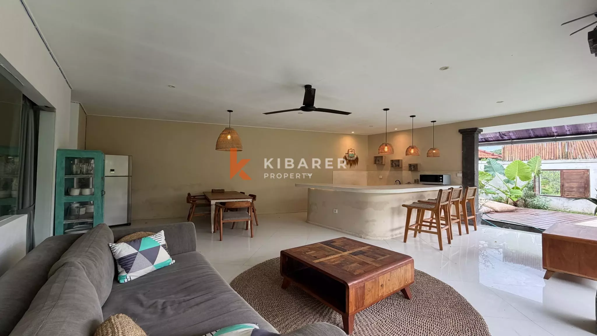 Villa de deux chambres avec fenêtre sur les rizières, plus chambre de service et salon ouvert, située dans le quartier d'Umalas
