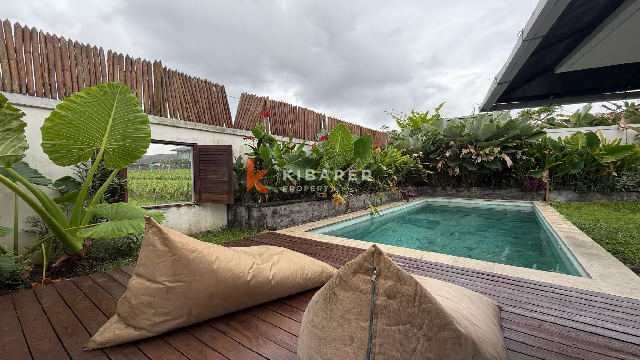 Villa de deux chambres avec fenêtre sur les rizières, plus chambre de service et salon ouvert, située dans le quartier d'Umalas