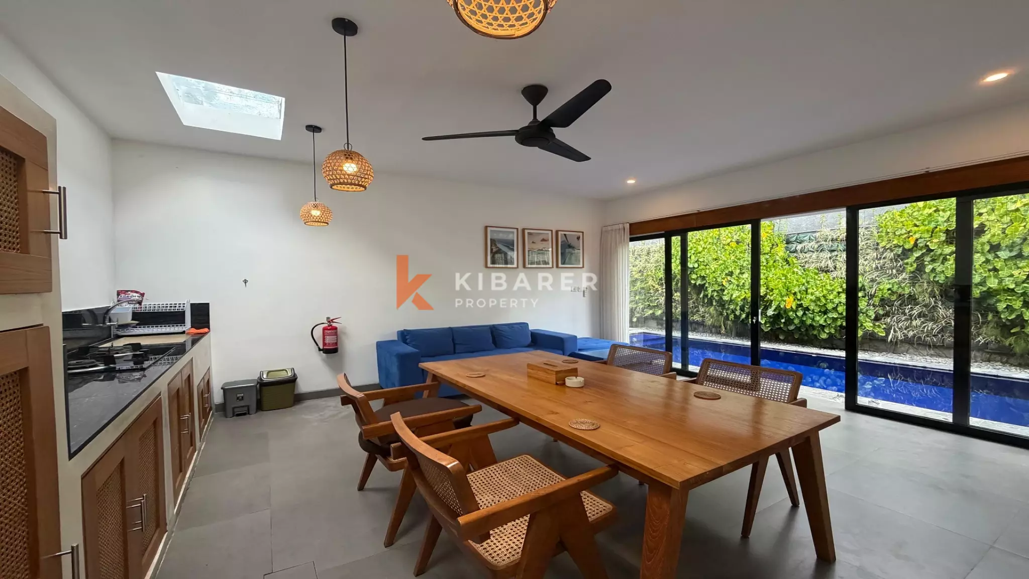 Vila Tertutup Dua Kamar Tidur Atap Modern di Kawasan Babakan Canggu