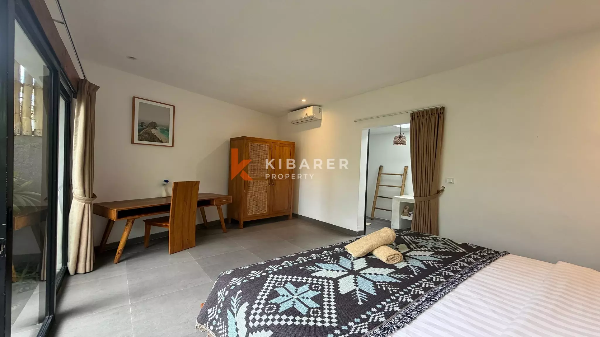 Vila Tertutup Dua Kamar Tidur Atap Modern di Kawasan Babakan Canggu