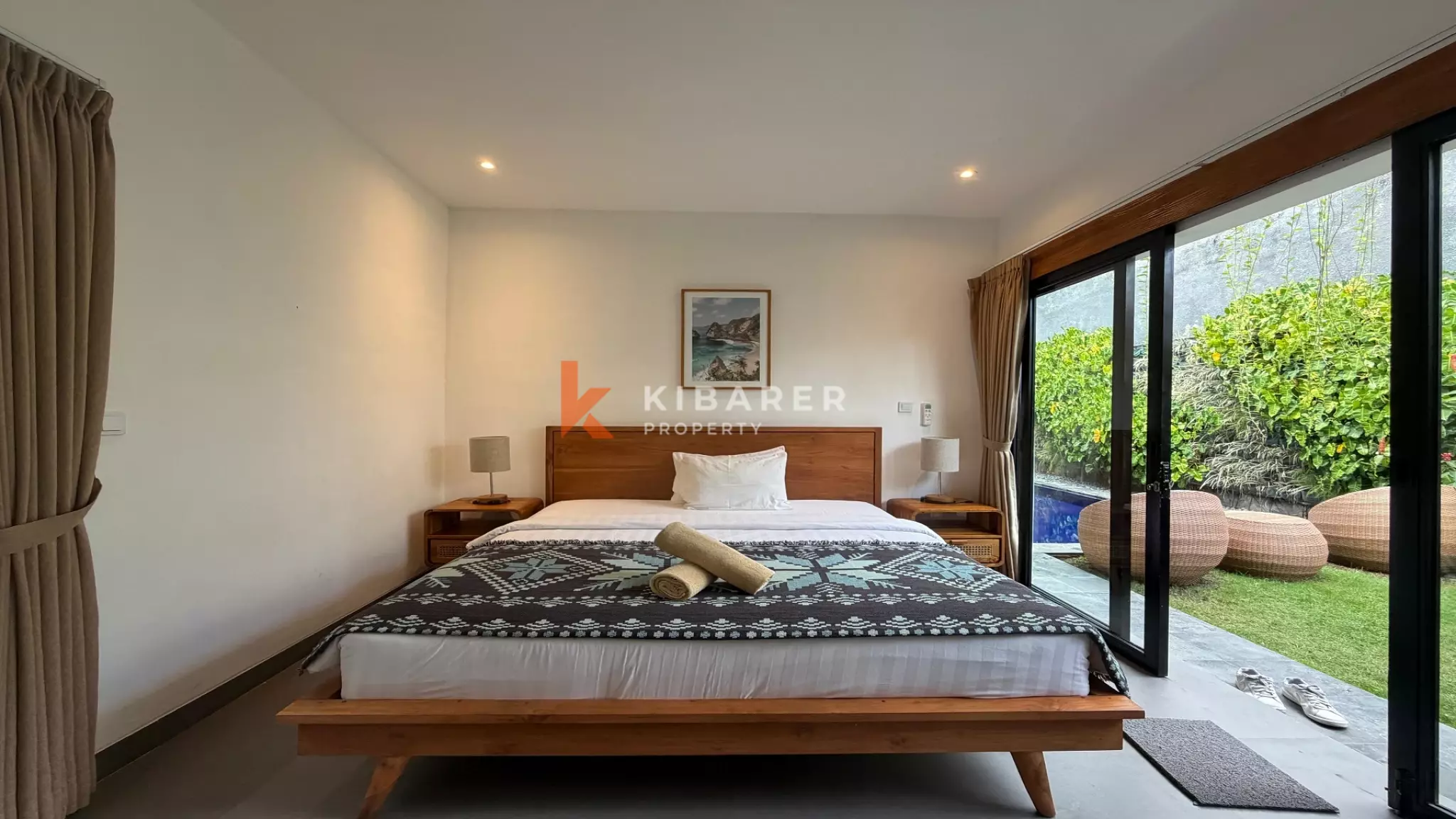 Vila Tertutup Dua Kamar Tidur Atap Modern di Kawasan Babakan Canggu